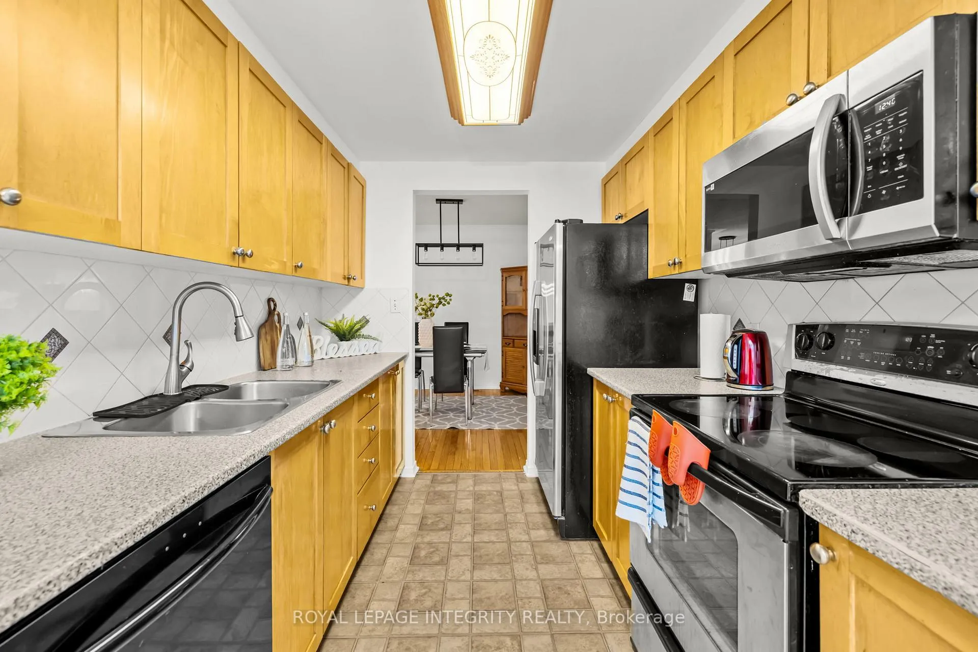 Photo 12 of 6383 Sablewood Place, Ottawa, Chapel Hill — HOMEH