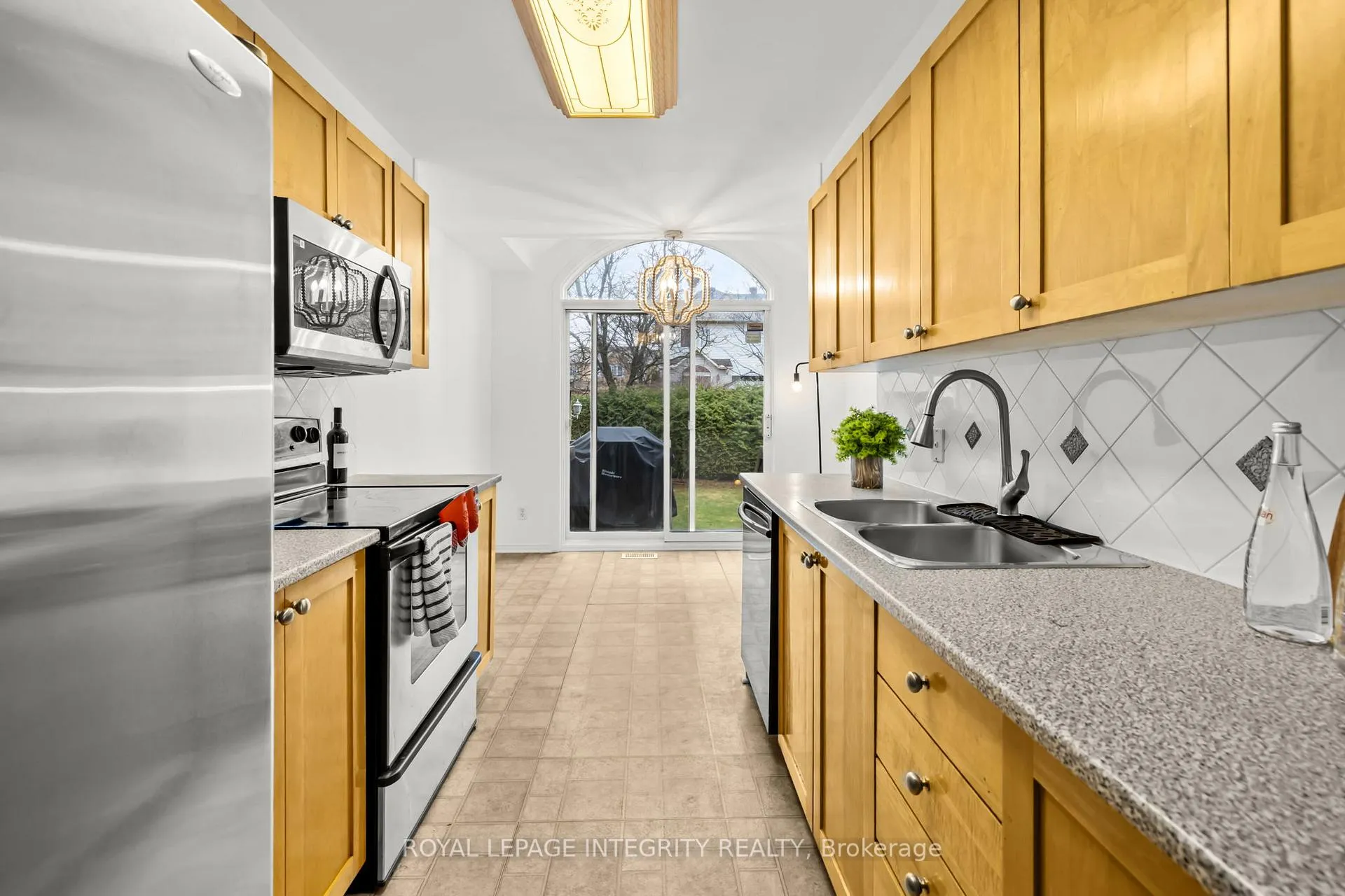 Photo 13 of 6383 Sablewood Place, Ottawa, Chapel Hill — HOMEH
