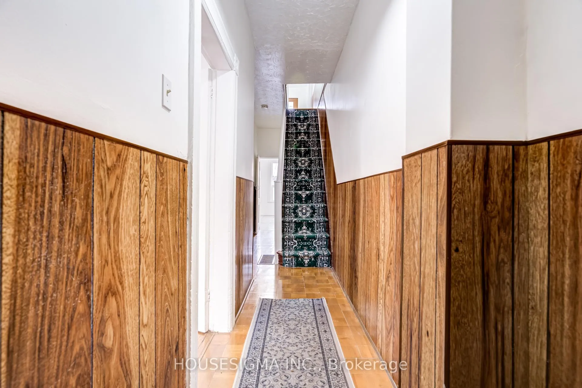 Photo 5 of 726 Adelaide Street W, Toronto, Niagara — HOMEH