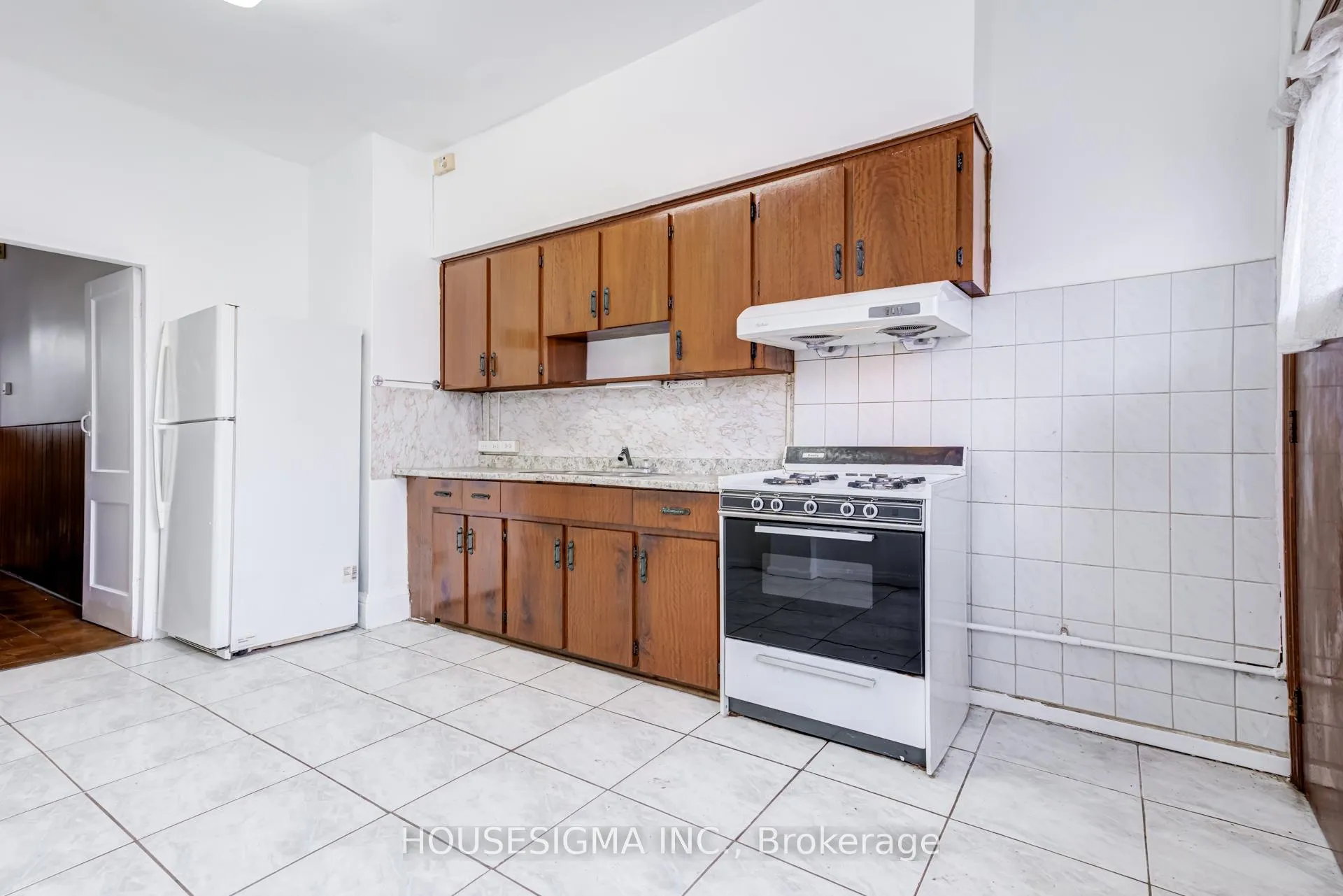 Photo 10 of 726 Adelaide Street W, Toronto, Niagara — HOMEH