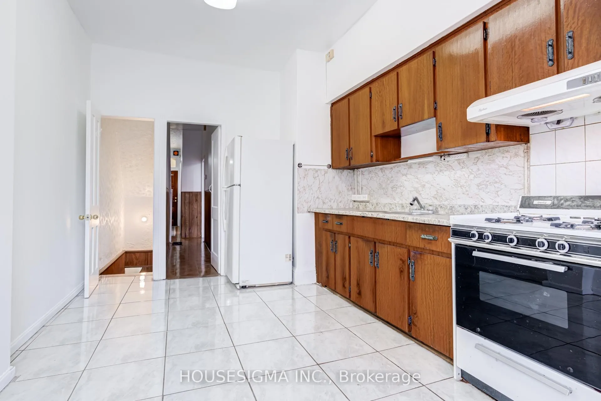 Photo 12 of 726 Adelaide Street W, Toronto, Niagara — HOMEH