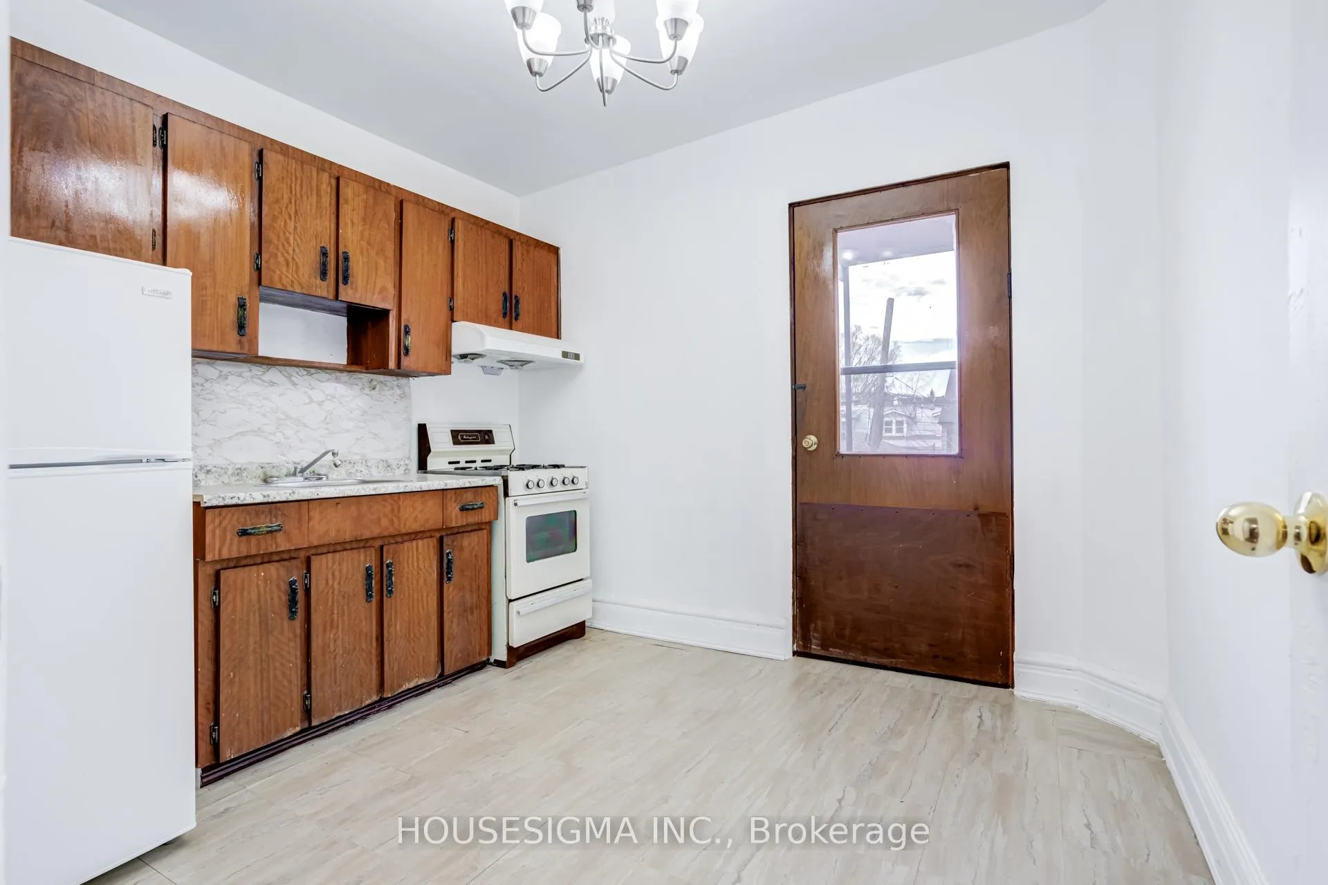 Photo 14 of 726 Adelaide Street W, Toronto, Niagara — HOMEH