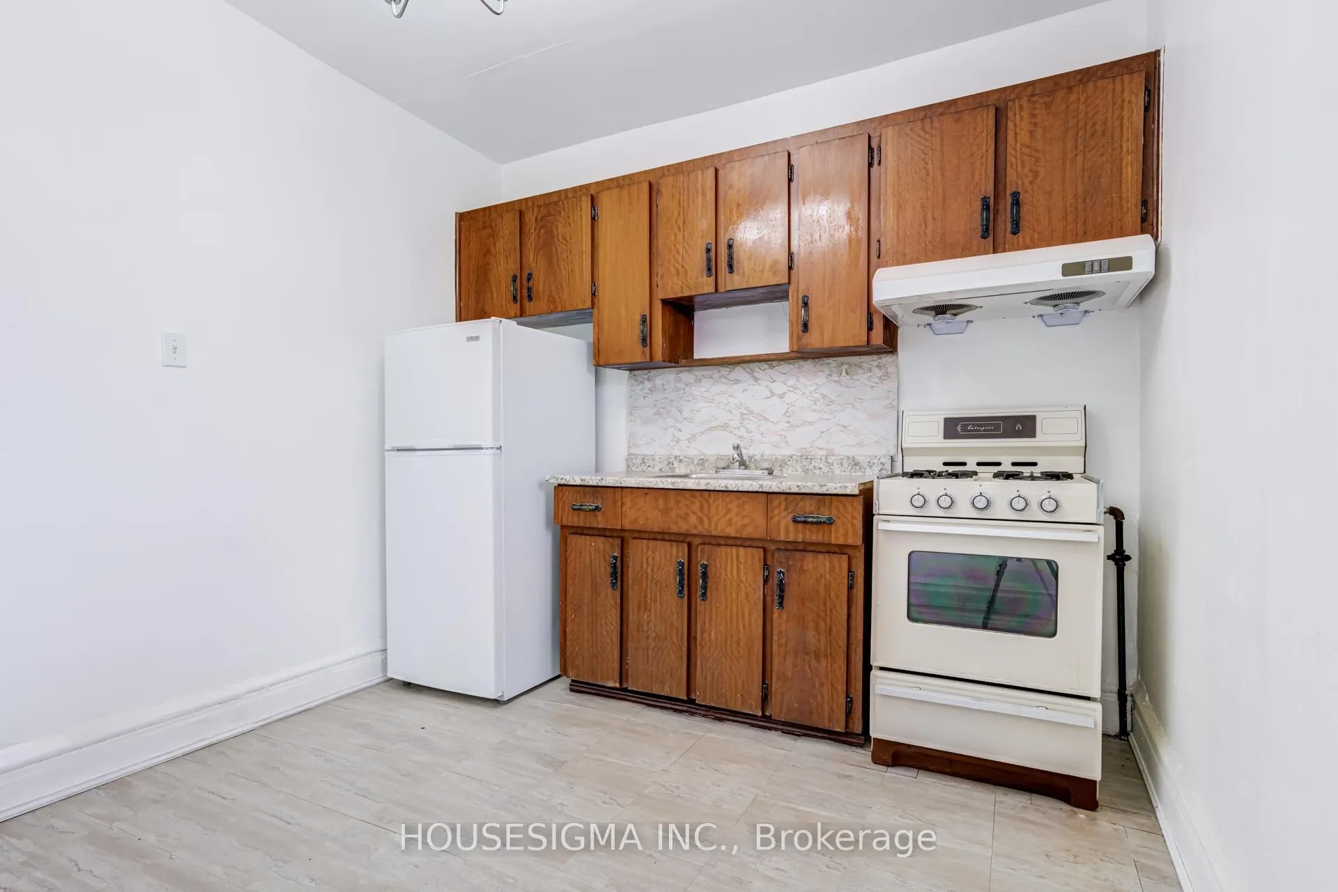 Photo 16 of 726 Adelaide Street W, Toronto, Niagara — HOMEH