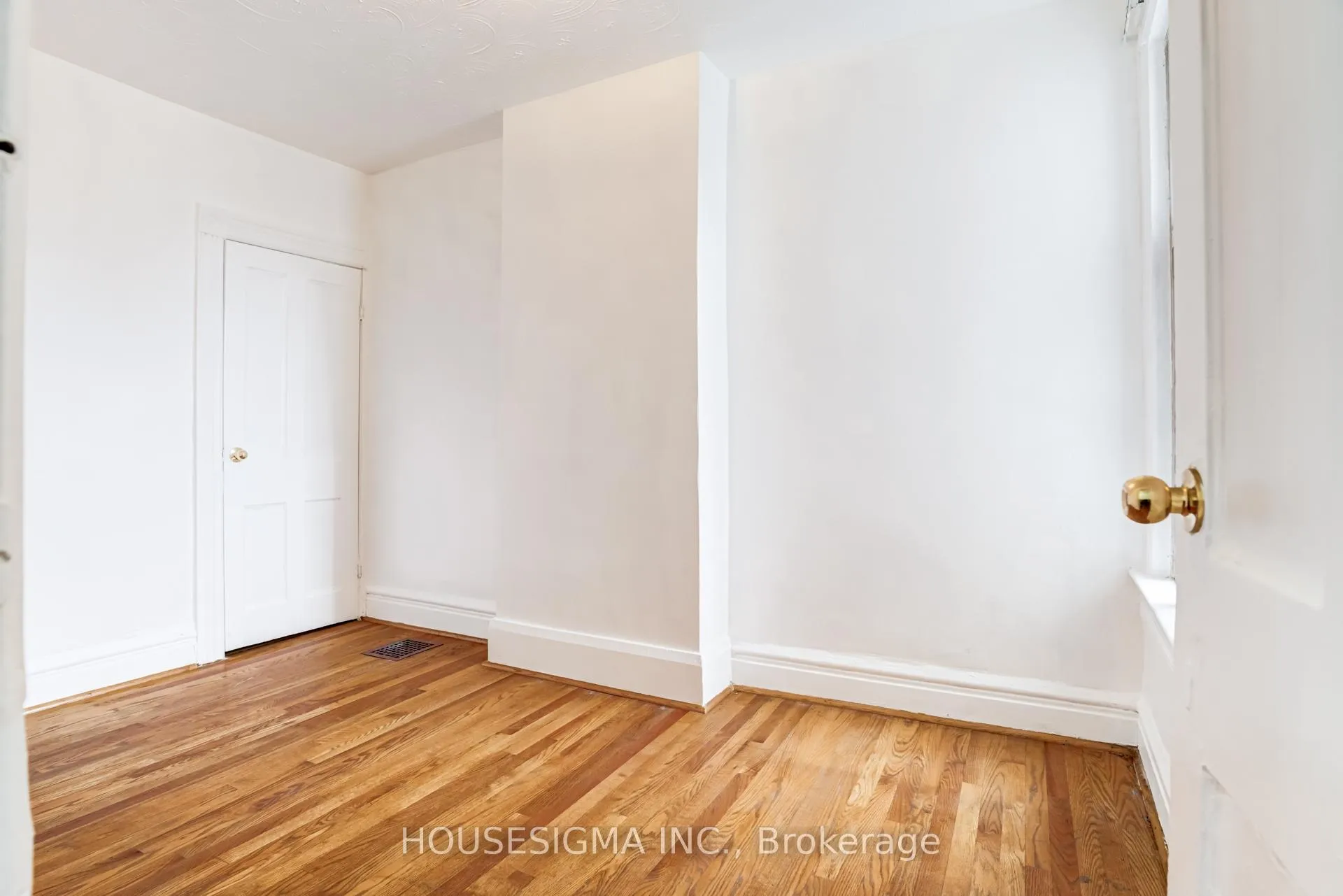 Photo 20 of 726 Adelaide Street W, Toronto, Niagara — HOMEH