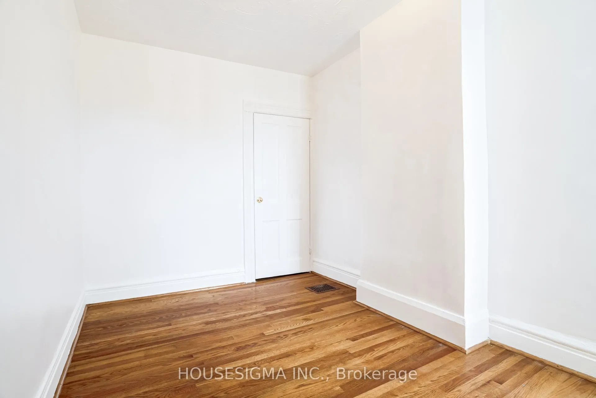 Photo 21 of 726 Adelaide Street W, Toronto, Niagara — HOMEH