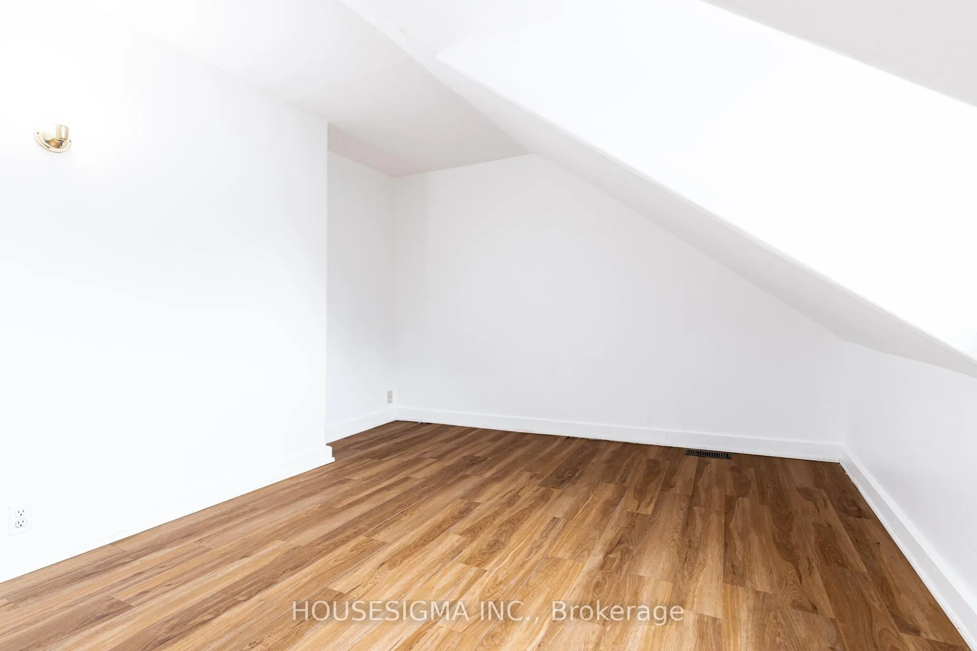 Photo 29 of 726 Adelaide Street W, Toronto, Niagara — HOMEH