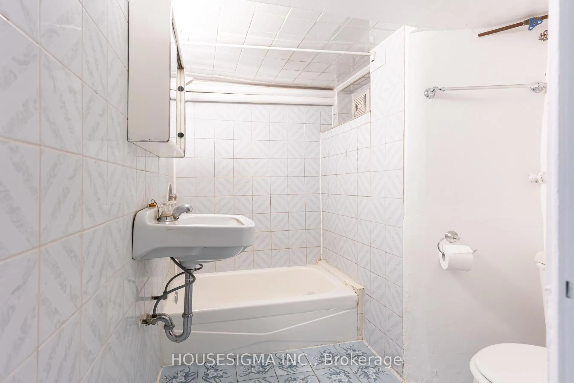 Photo 35 of 726 Adelaide Street W, Toronto, Niagara — HOMEH