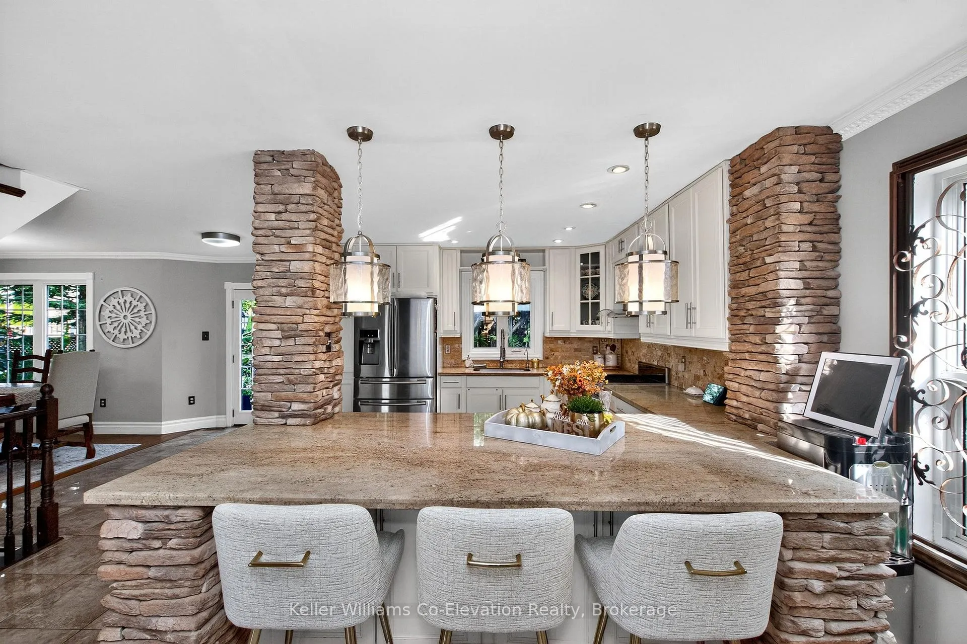 Photo 8 of 136 Birchwood Drive, Barrie, East Bayfield — HOMEH