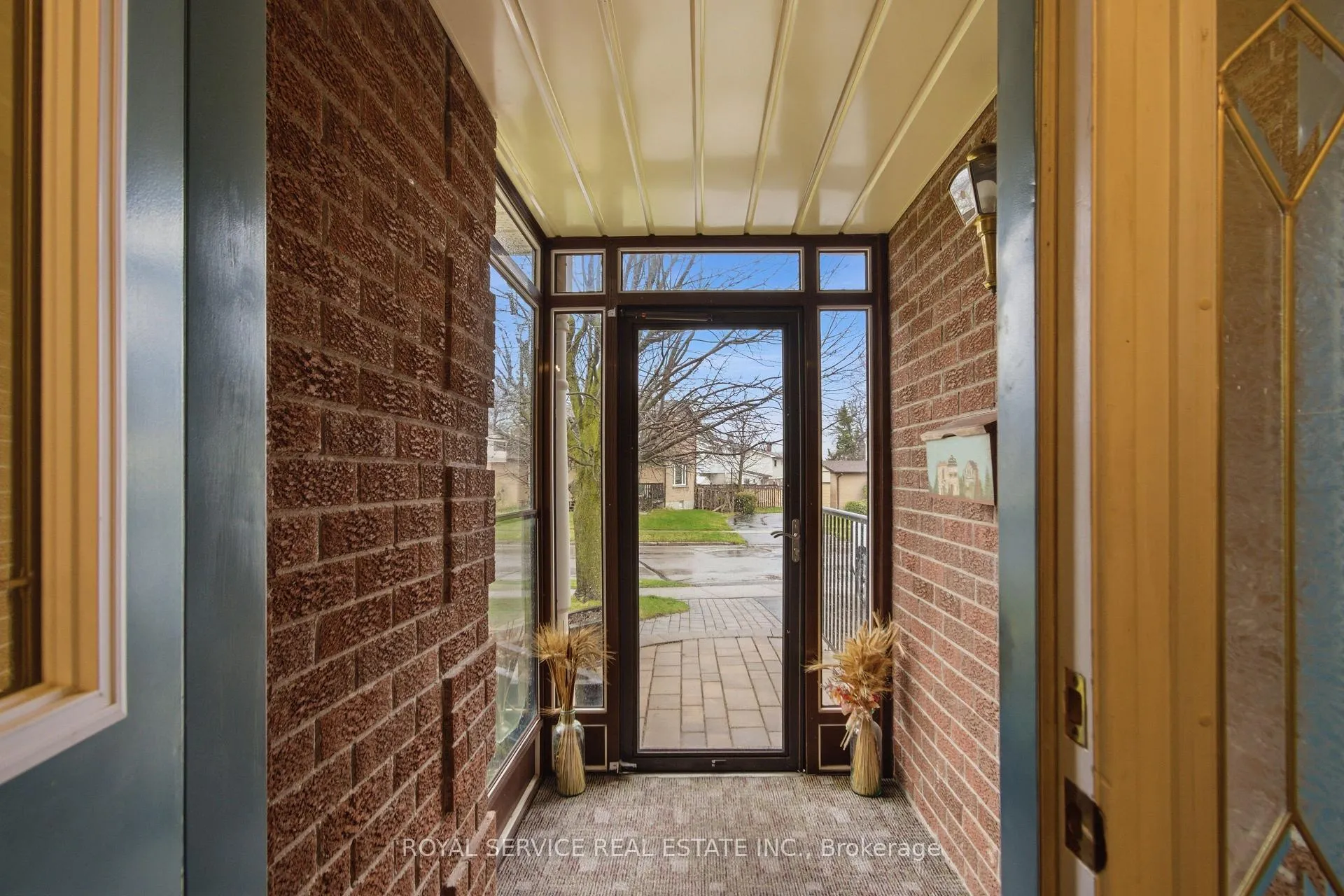 Photo 4 of 606 Carlsle Street, Cobourg — HOMEH