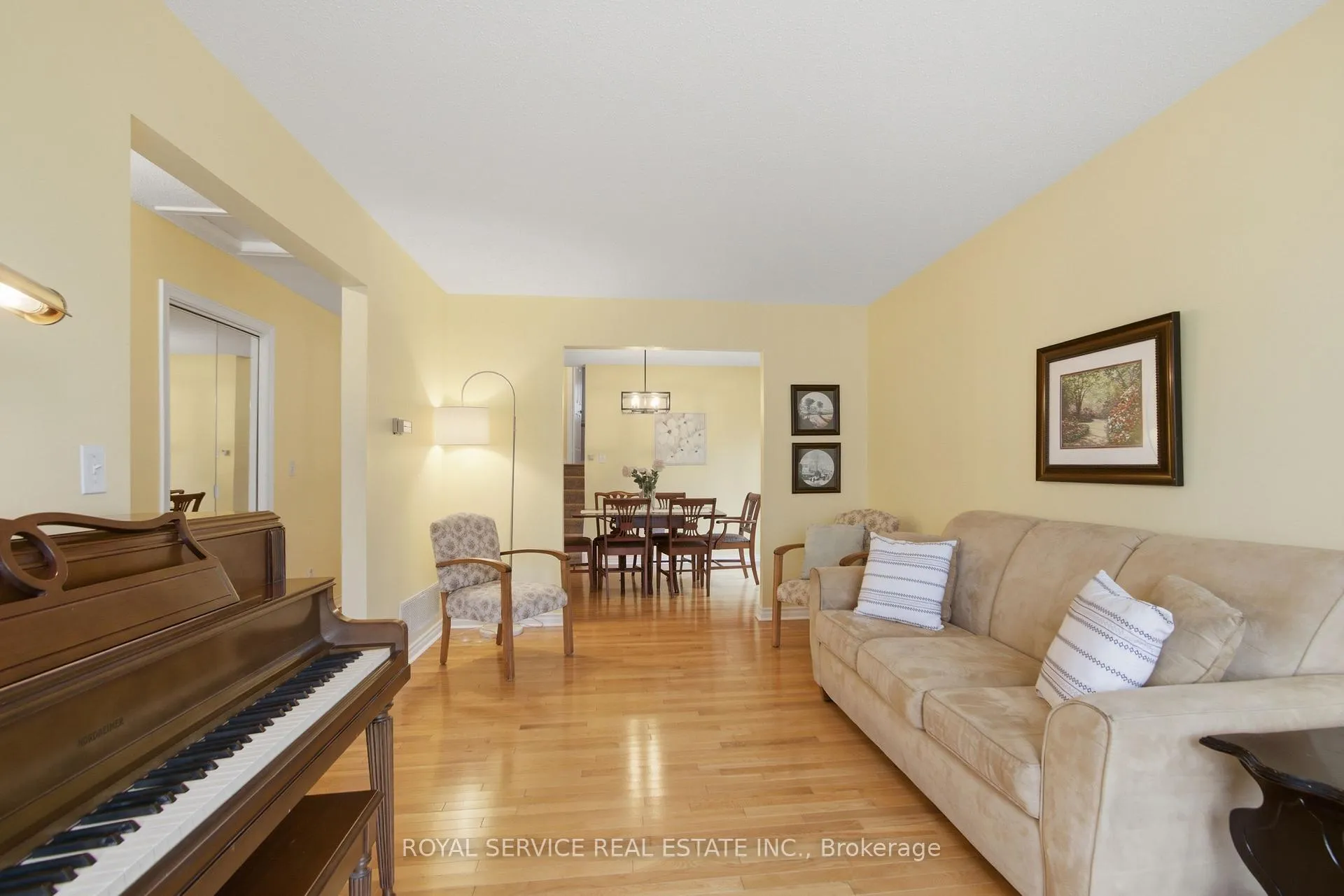 Photo 6 of 606 Carlsle Street, Cobourg — HOMEH