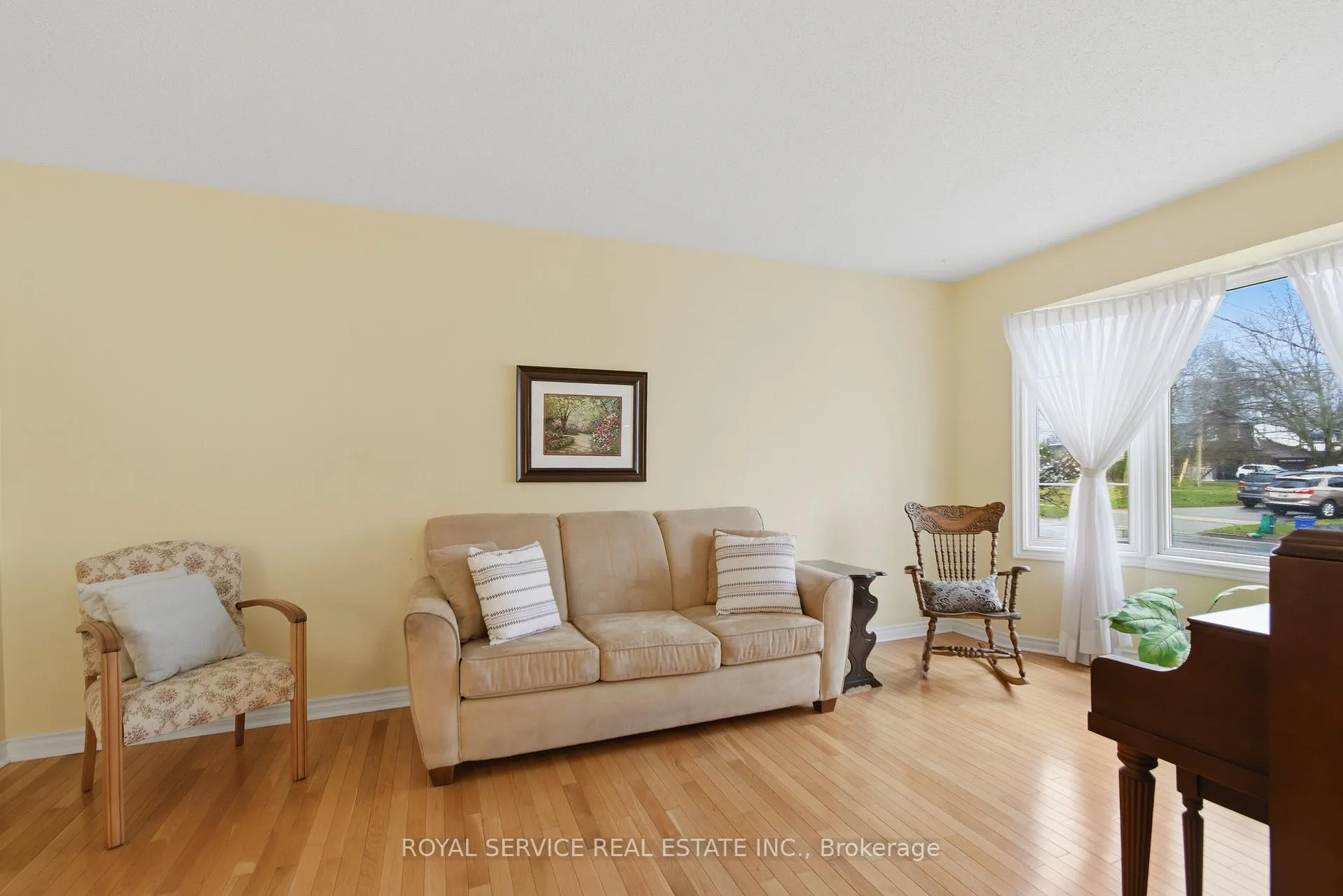 Photo 7 of 606 Carlsle Street, Cobourg — HOMEH