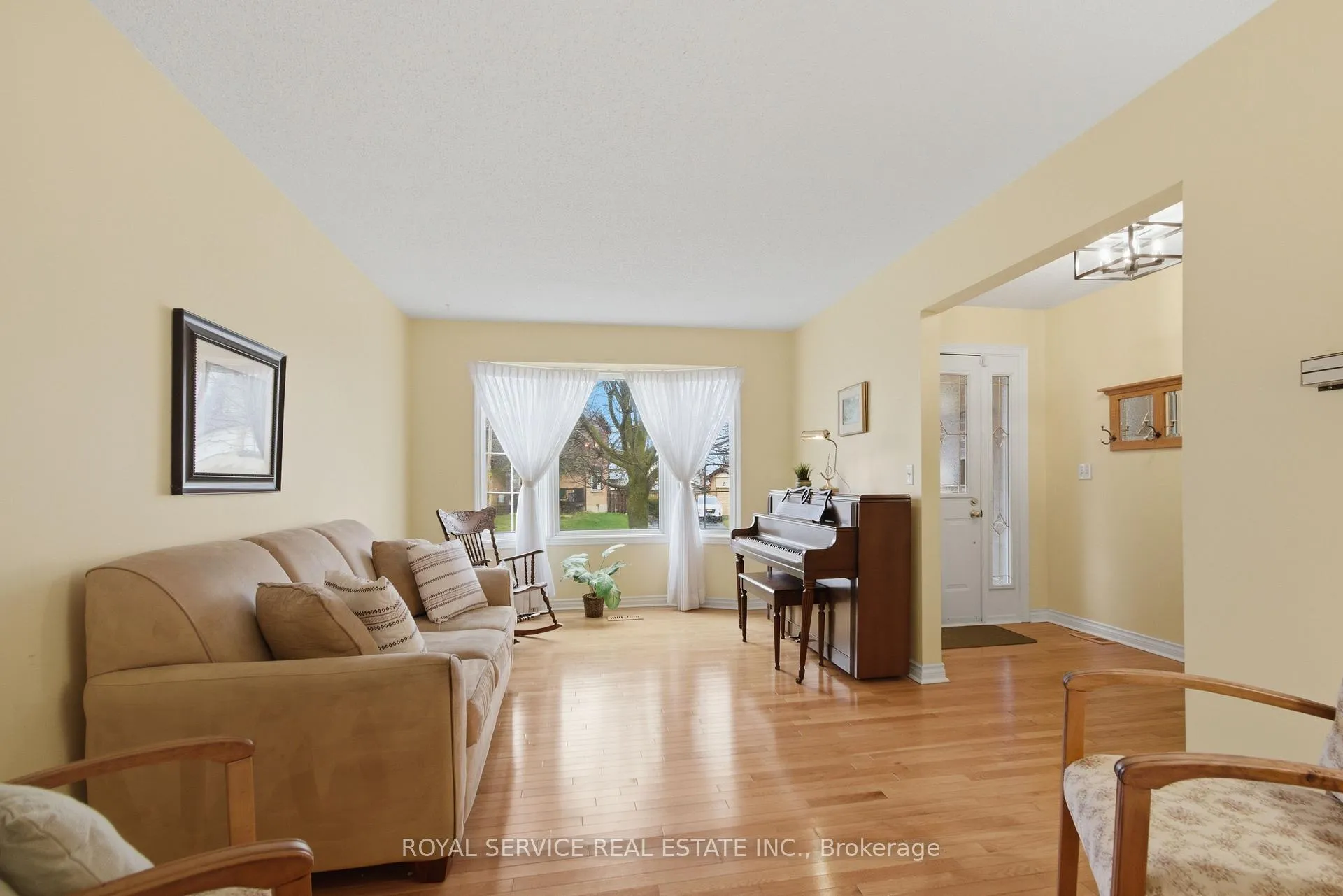 Photo 10 of 606 Carlsle Street, Cobourg — HOMEH