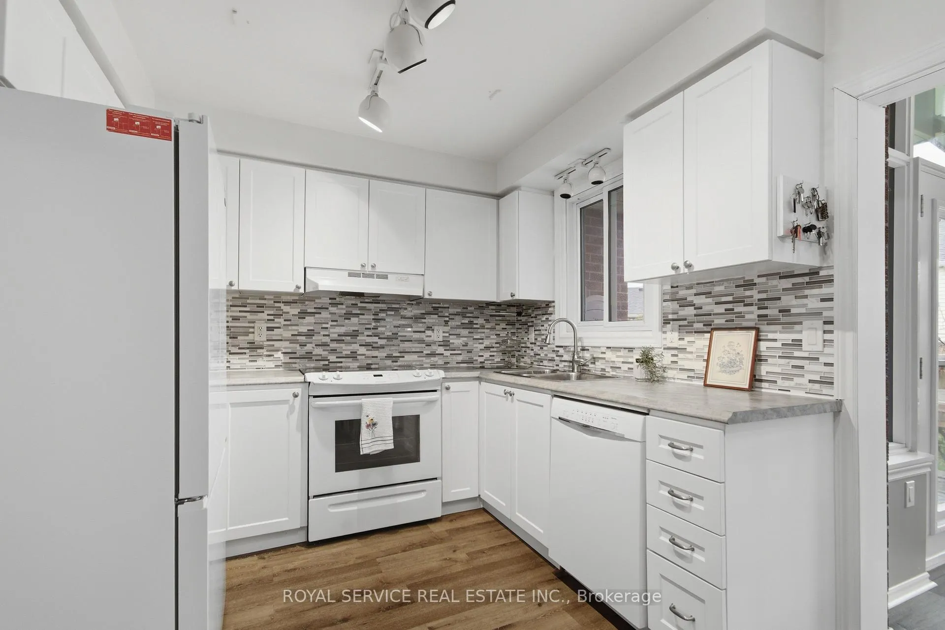 Photo 12 of 606 Carlsle Street, Cobourg — HOMEH