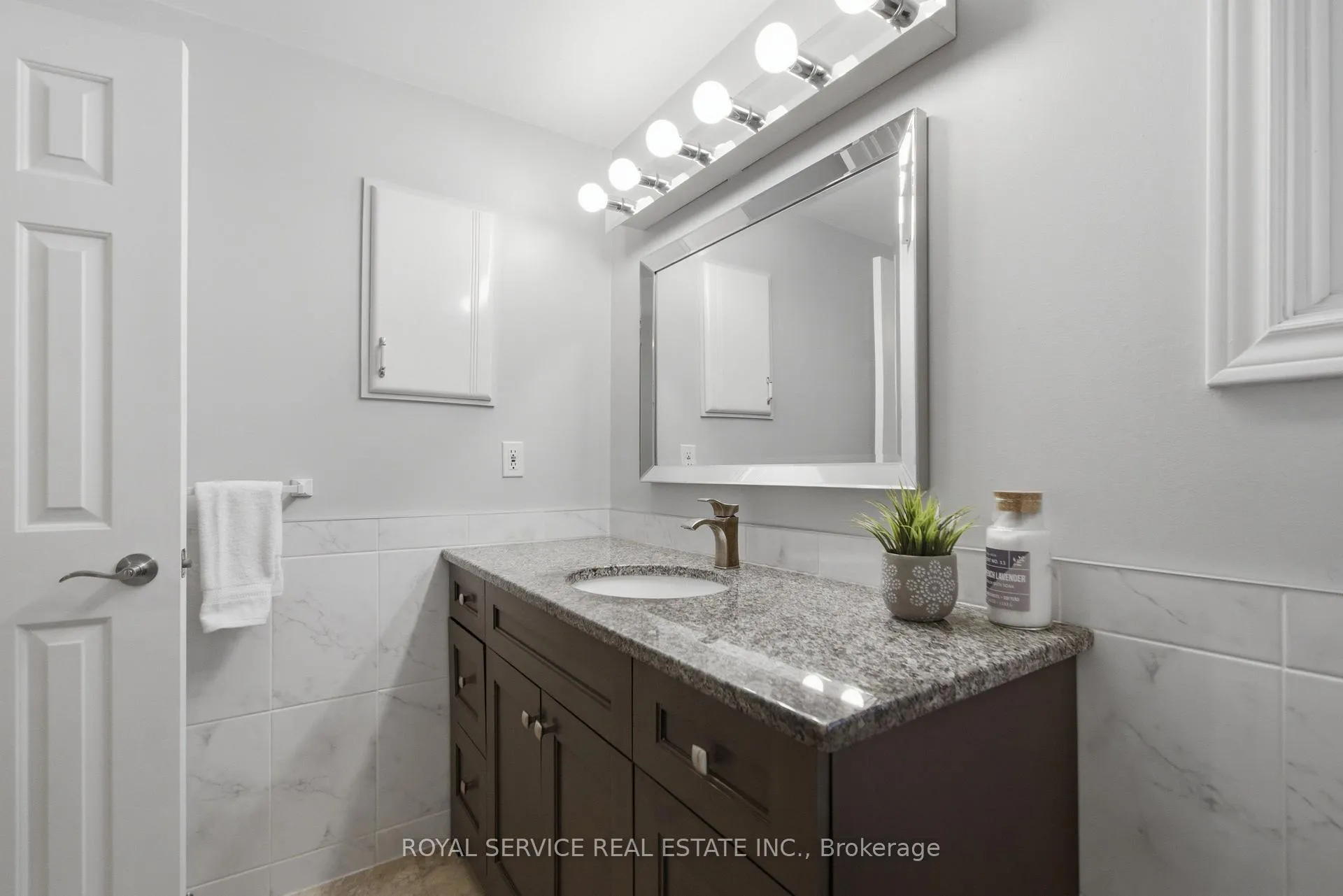 Photo 22 of 606 Carlsle Street, Cobourg — HOMEH