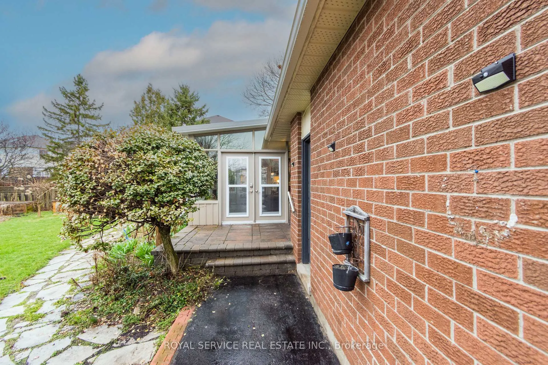 Photo 35 of 606 Carlsle Street, Cobourg — HOMEH