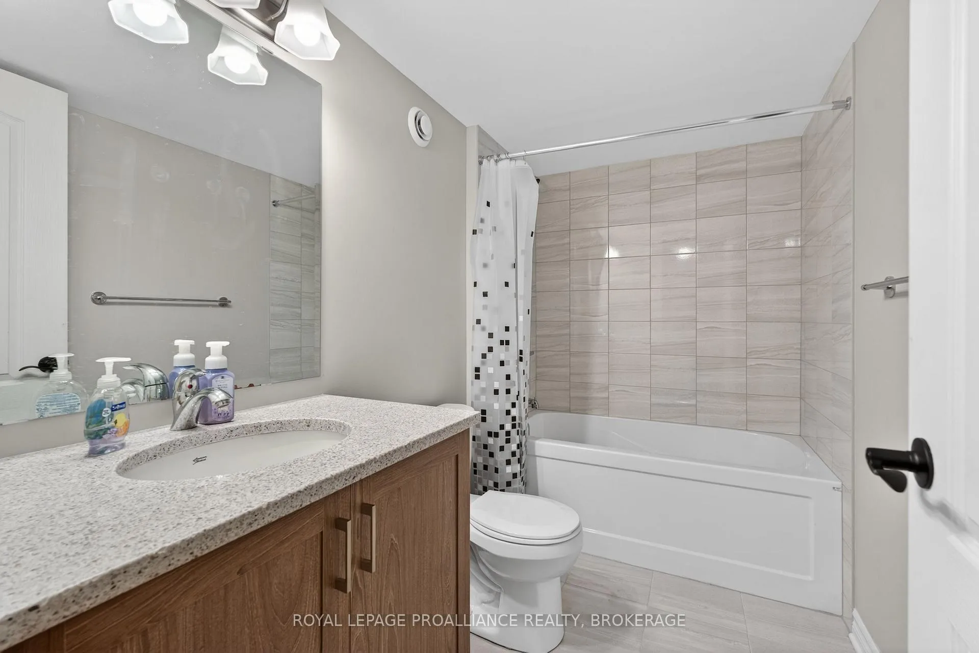 Photo 32 of 1372 Monarch Drive, Kingston, City Northwest — HOMEH