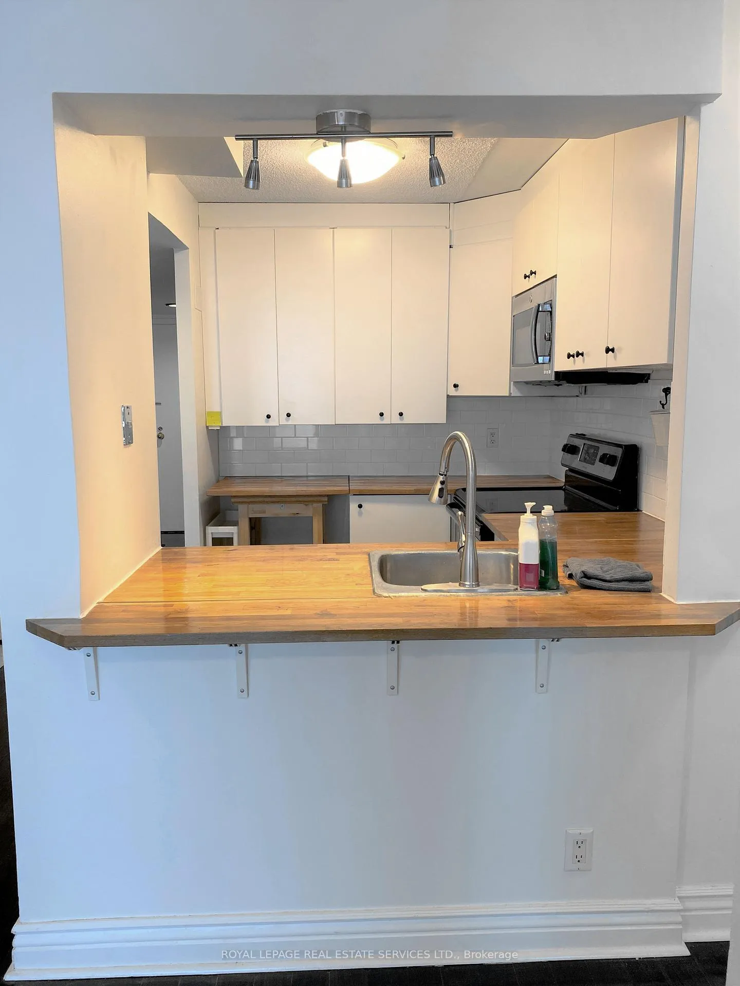Photo 4 of Unit 208, 92 King Street E, Toronto, Church-Yonge Corridor — HOMEH