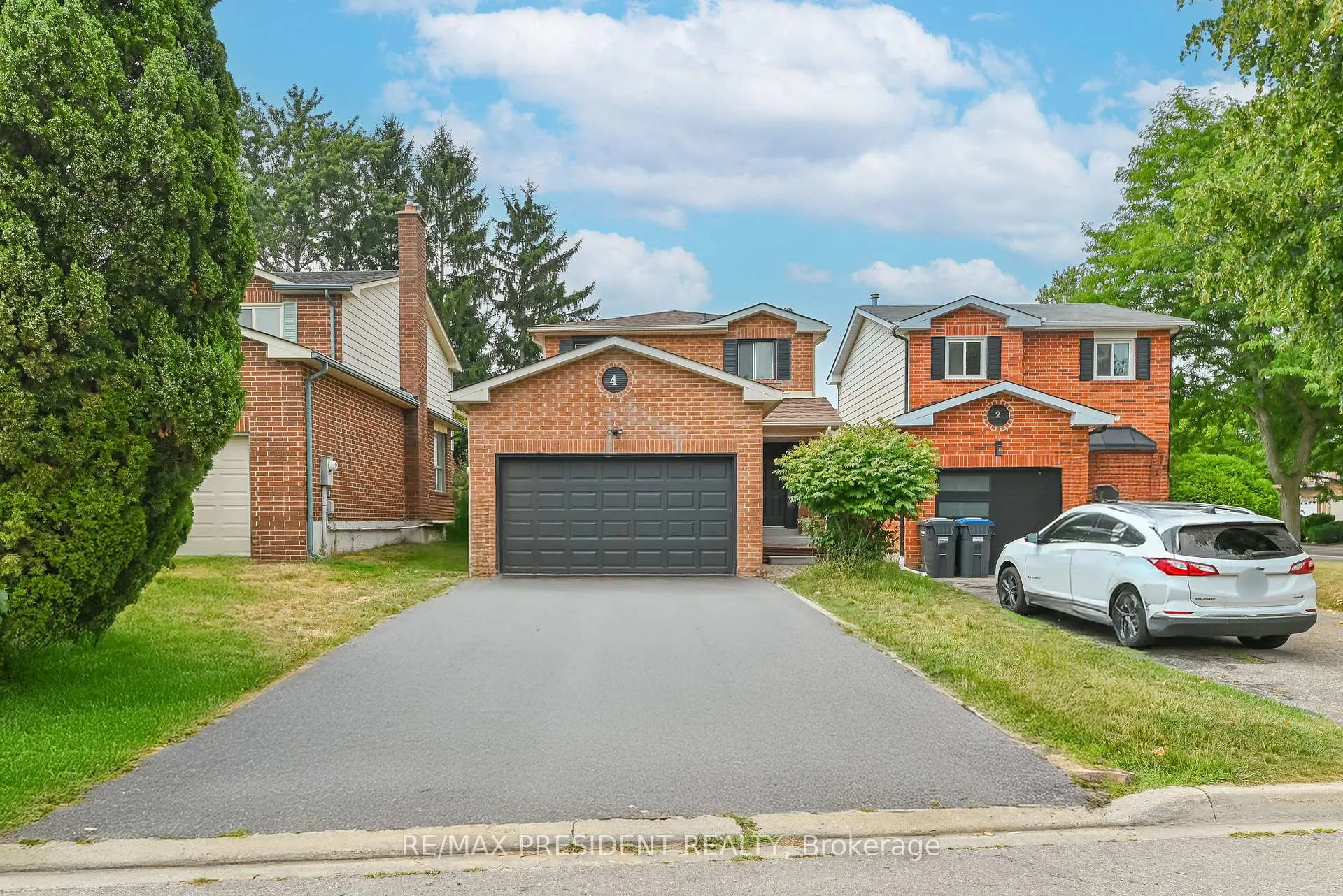 Front of 4 Lawnview Court