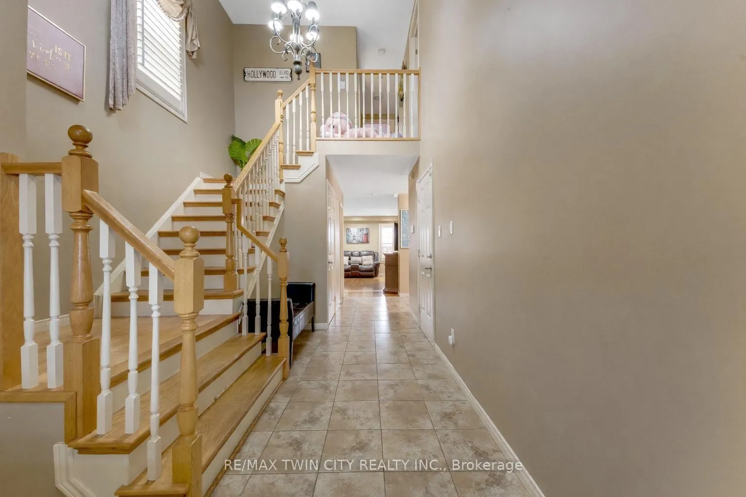 Photo 4 of 924 Copper Leaf Crescent, Kitchener — HOMEH