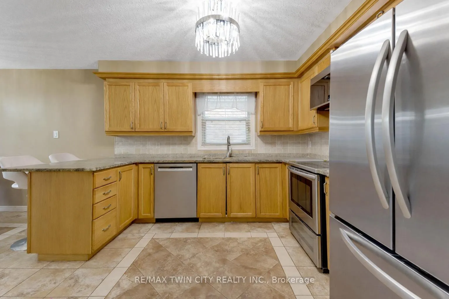 Photo 5 of 924 Copper Leaf Crescent, Kitchener — HOMEH