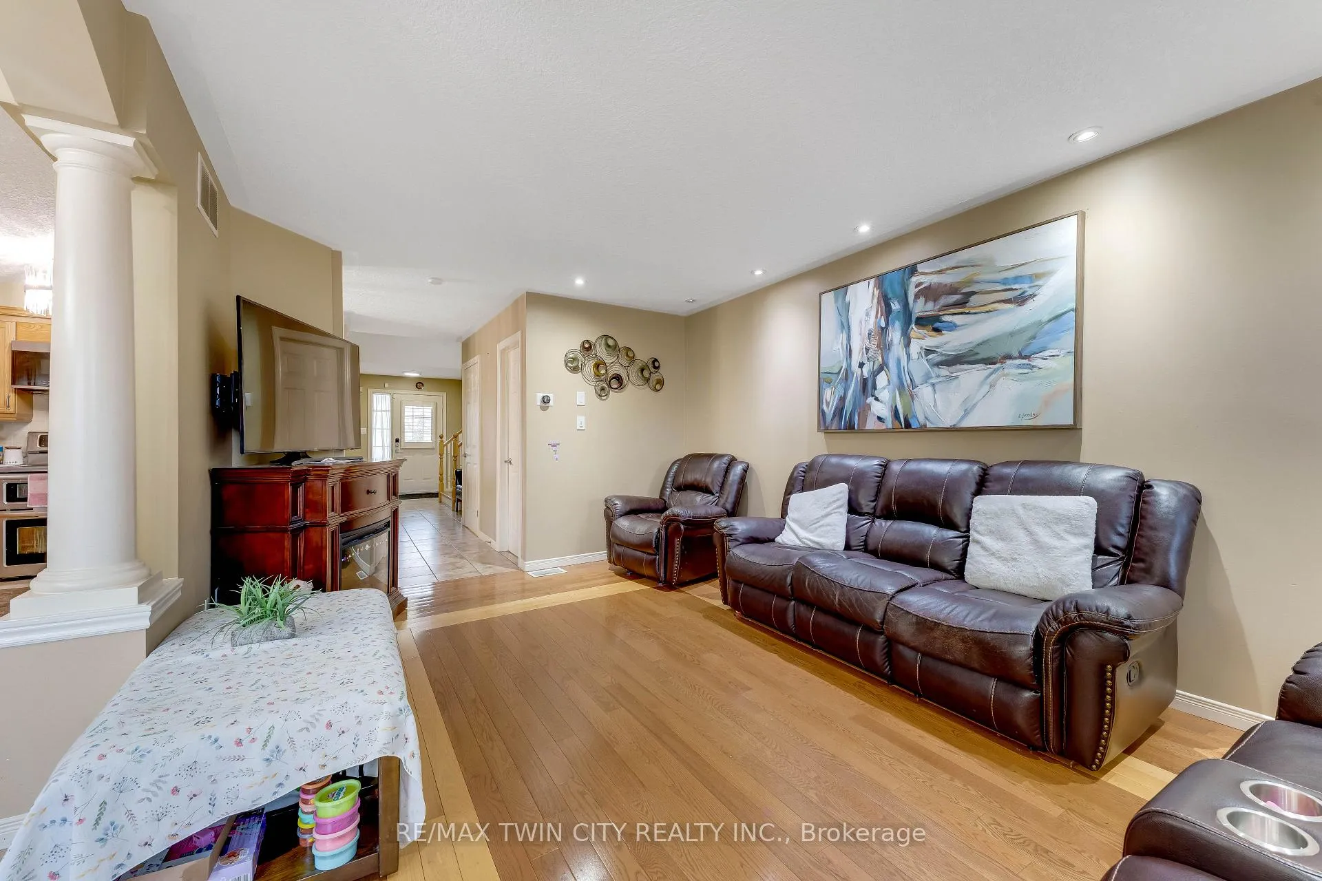 Photo 11 of 924 Copper Leaf Crescent, Kitchener — HOMEH
