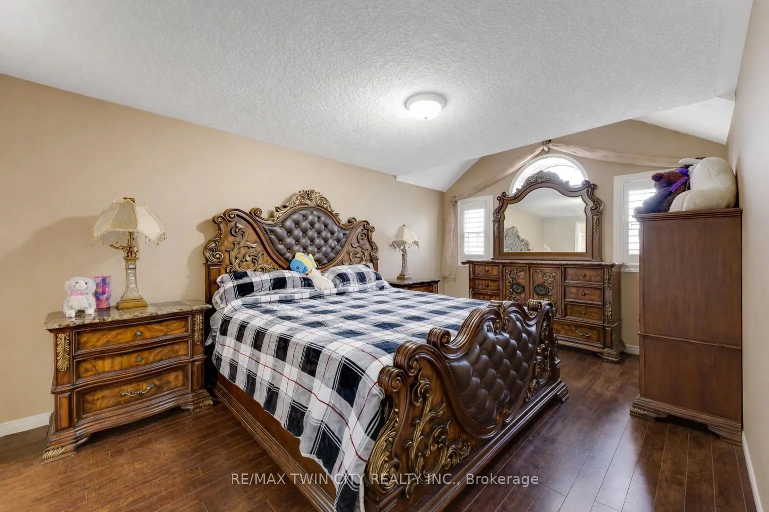 Photo 15 of 924 Copper Leaf Crescent, Kitchener — HOMEH