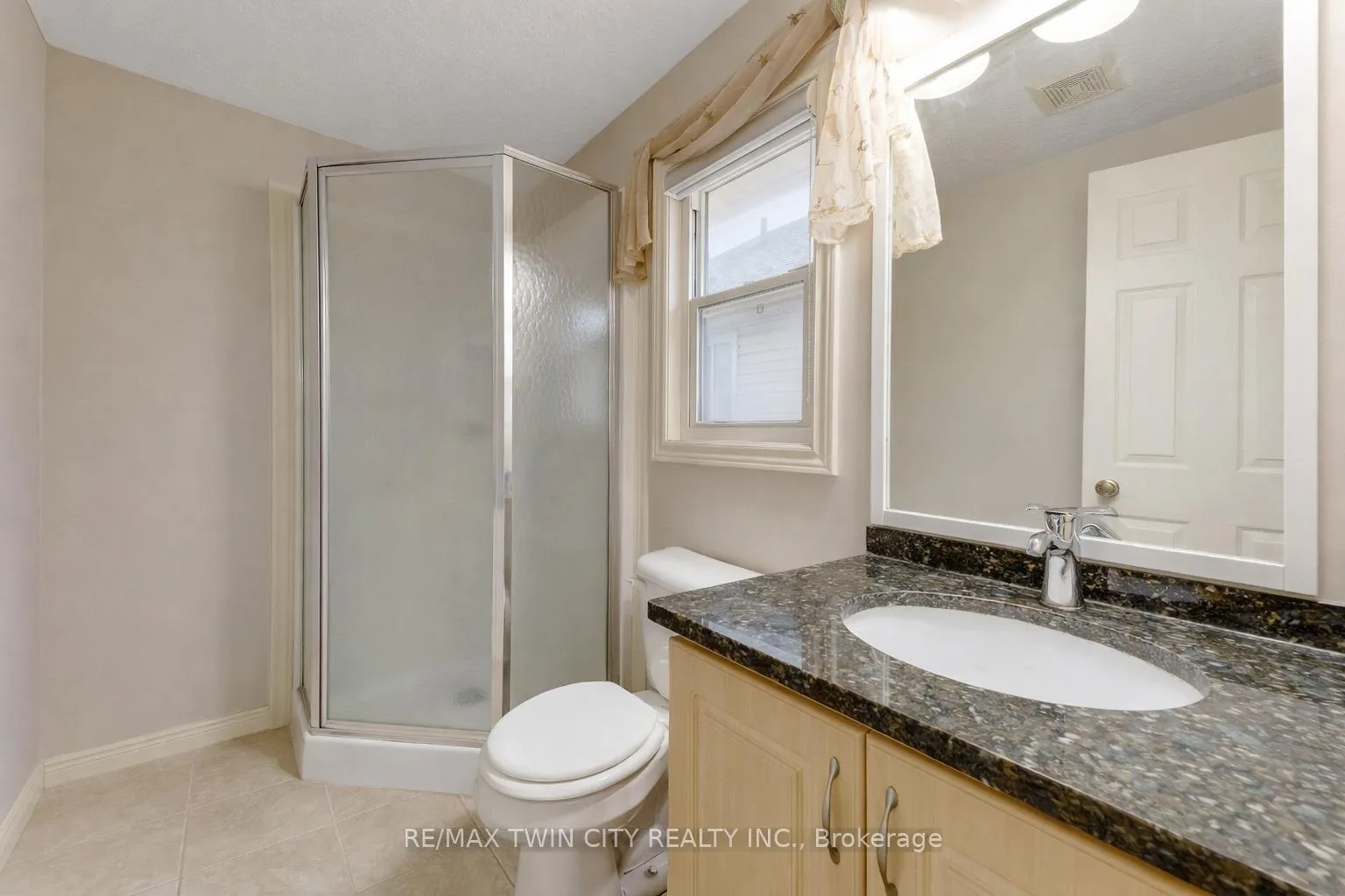 Photo 17 of 924 Copper Leaf Crescent, Kitchener — HOMEH