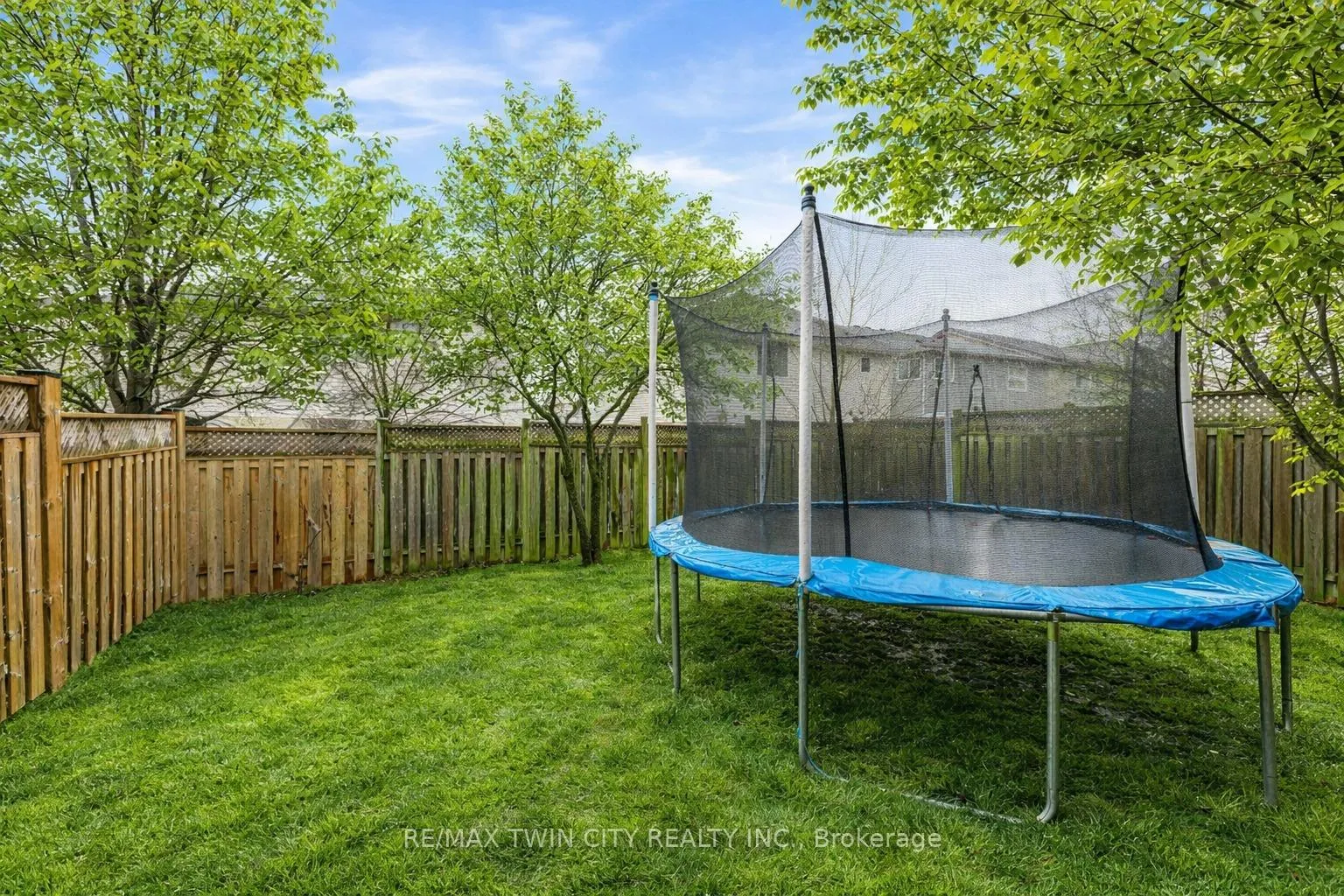 Photo 31 of 924 Copper Leaf Crescent, Kitchener — HOMEH