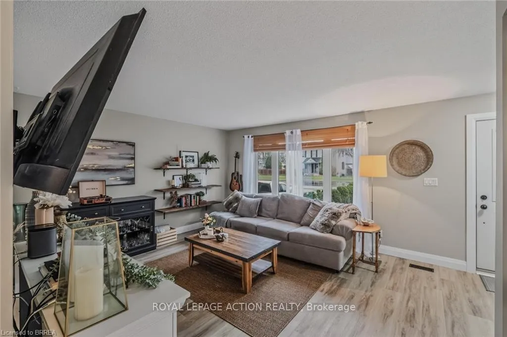 Photo 7 of Unit A, 31 Market Street, Brant, Paris — HOMEH