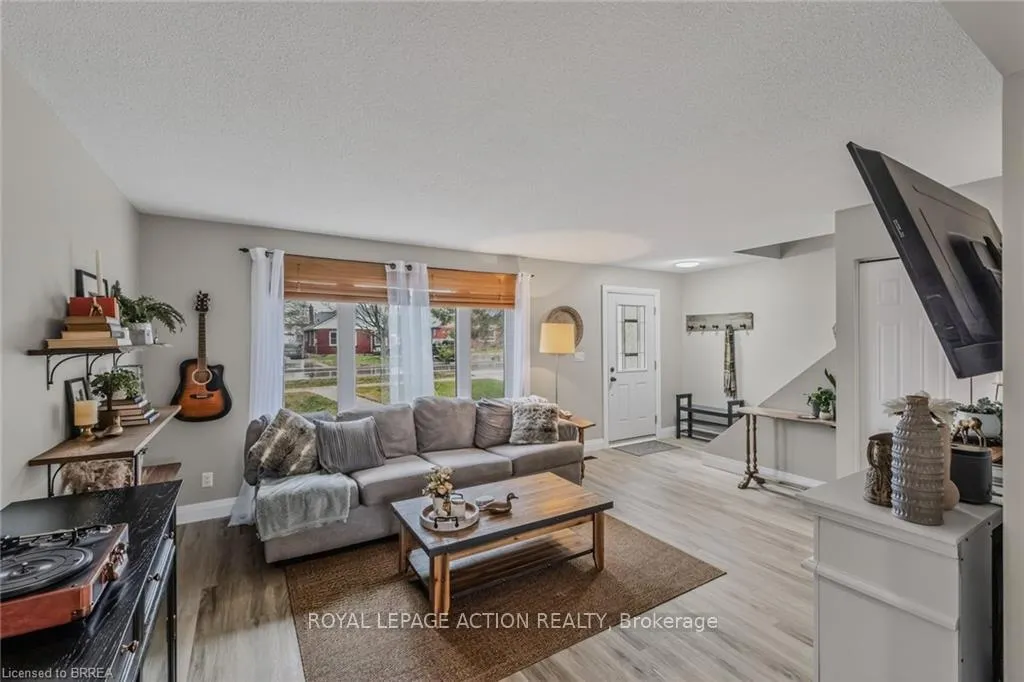 Photo 8 of Unit A, 31 Market Street, Brant, Paris — HOMEH