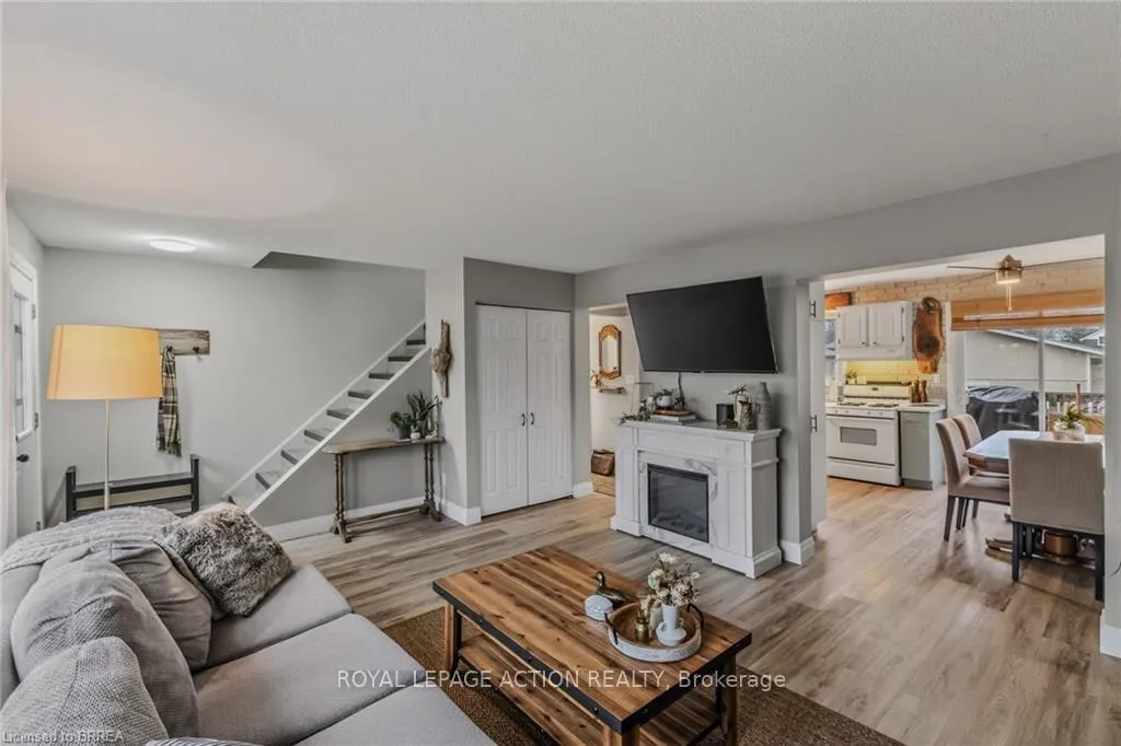 Photo 9 of Unit A, 31 Market Street, Brant, Paris — HOMEH