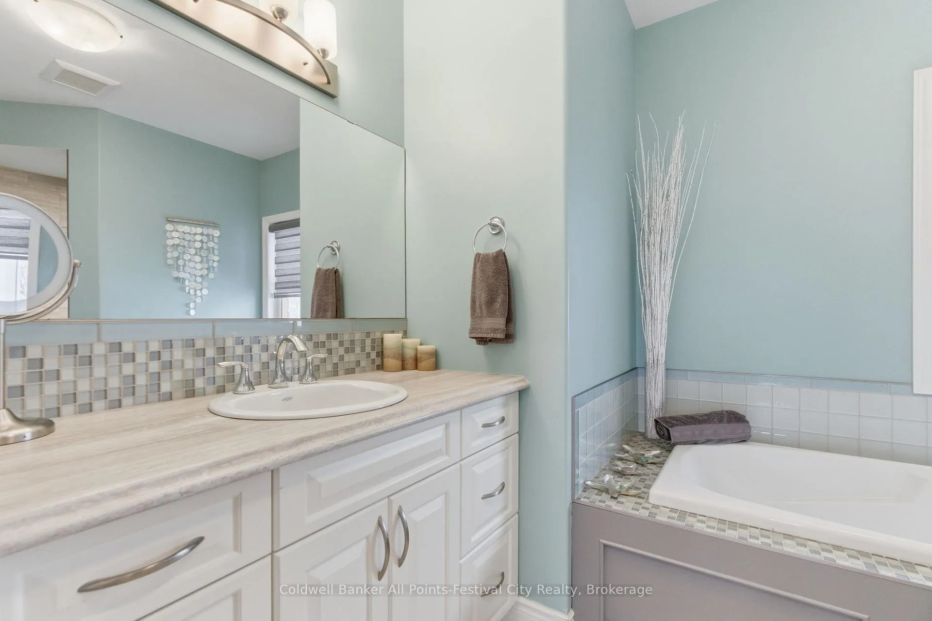 Photo 20 of 217 Britannia Road E, Goderich, Goderich (Town) — HOMEH