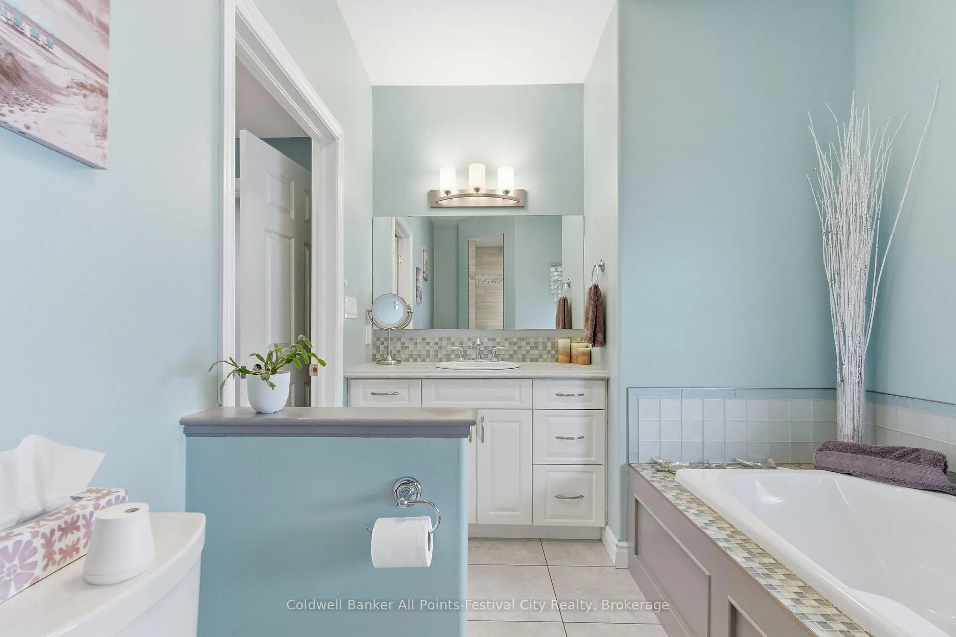 Photo 23 of 217 Britannia Road E, Goderich, Goderich (Town) — HOMEH