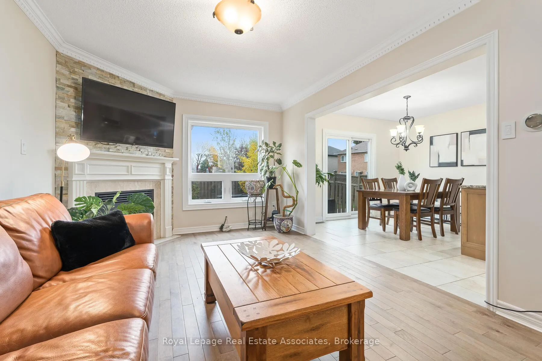 Photo 14 of 27 Royal Ridge Crescent, Vaughan, Maple — HOMEH