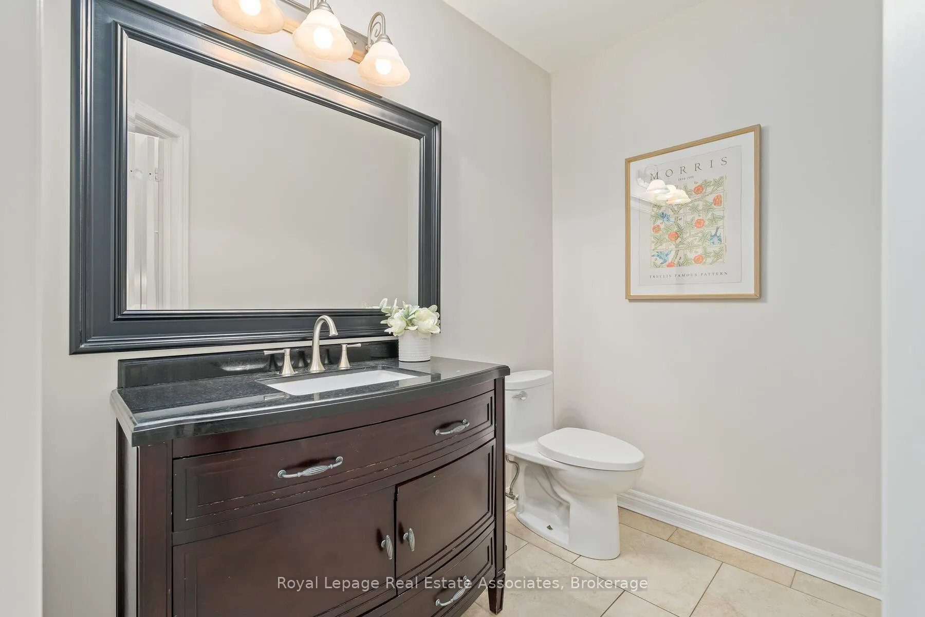 Photo 16 of 27 Royal Ridge Crescent, Vaughan, Maple — HOMEH