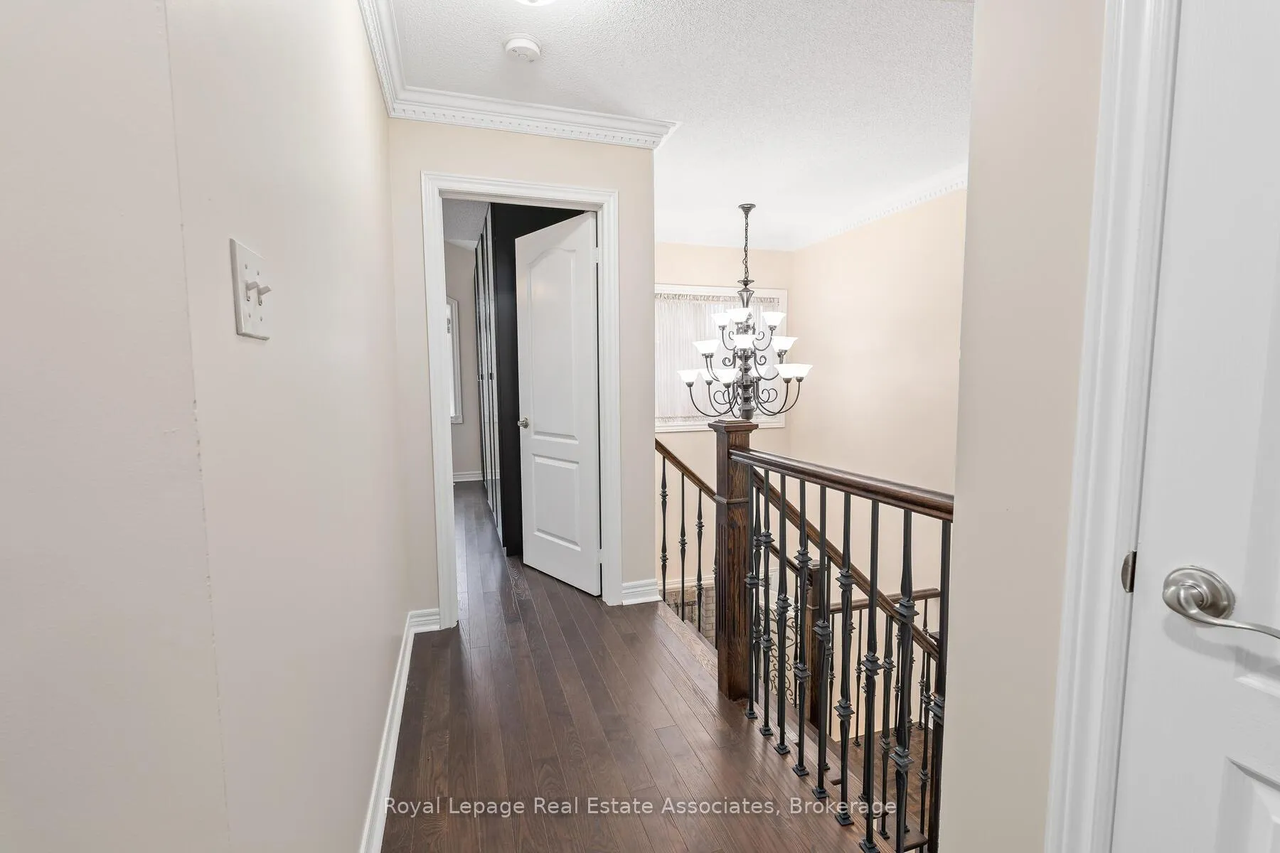 Photo 19 of 27 Royal Ridge Crescent, Vaughan, Maple — HOMEH