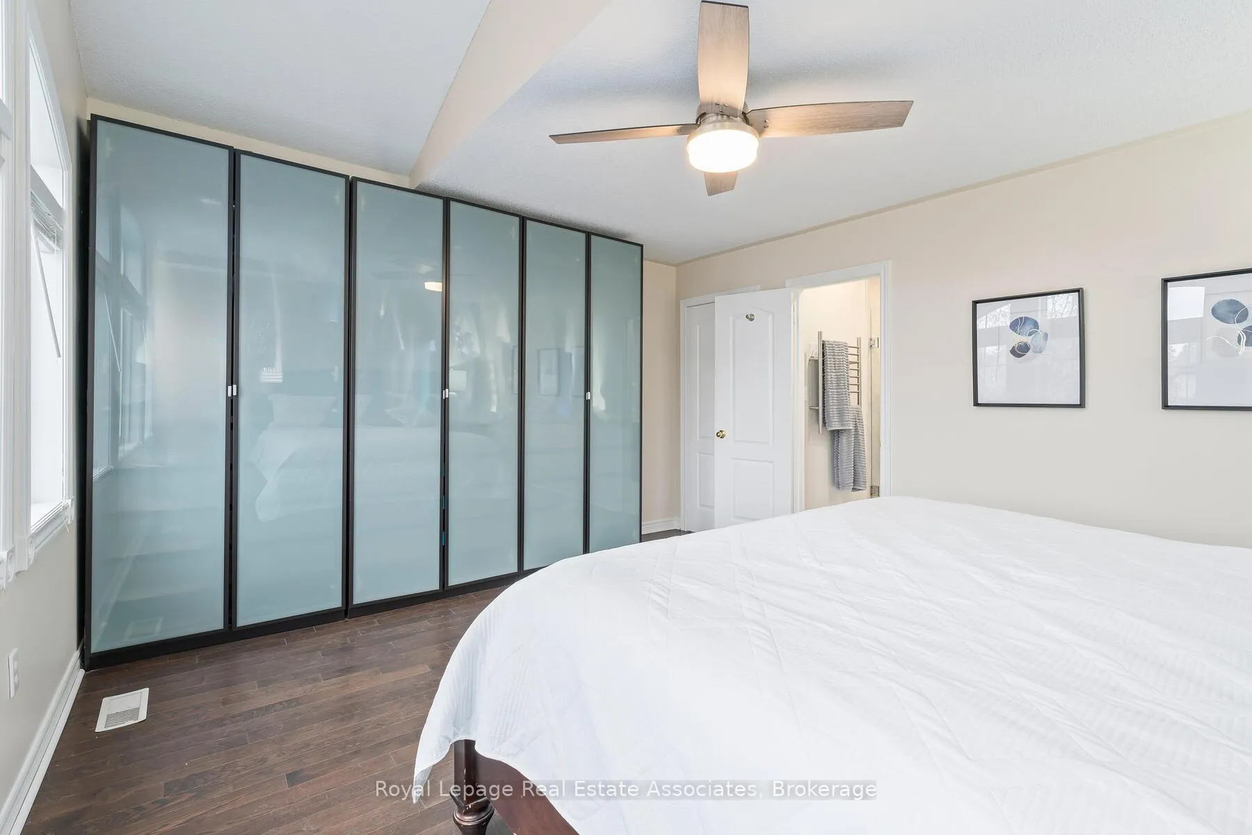 Photo 21 of 27 Royal Ridge Crescent, Vaughan, Maple — HOMEH