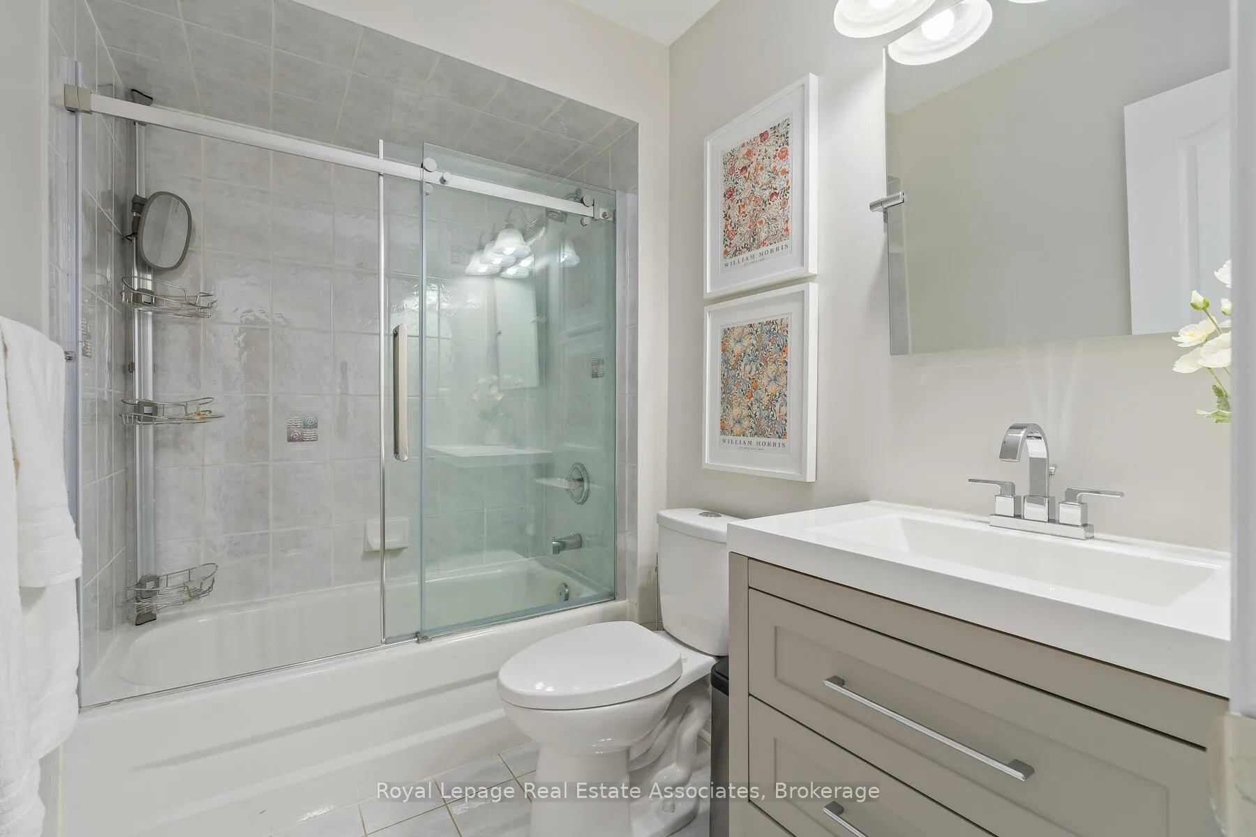 Photo 26 of 27 Royal Ridge Crescent, Vaughan, Maple — HOMEH