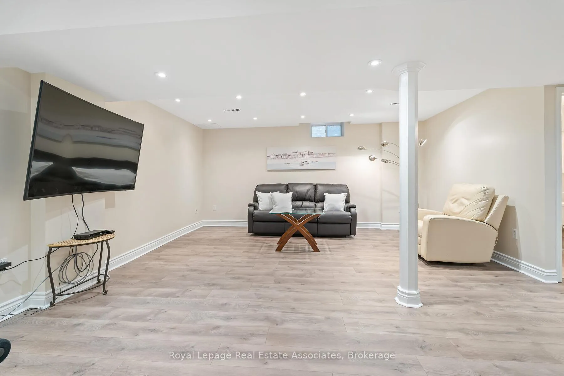 Photo 29 of 27 Royal Ridge Crescent, Vaughan, Maple — HOMEH