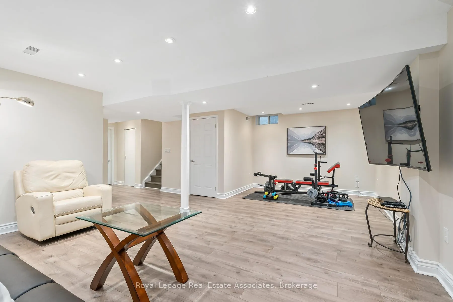 Photo 30 of 27 Royal Ridge Crescent, Vaughan, Maple — HOMEH