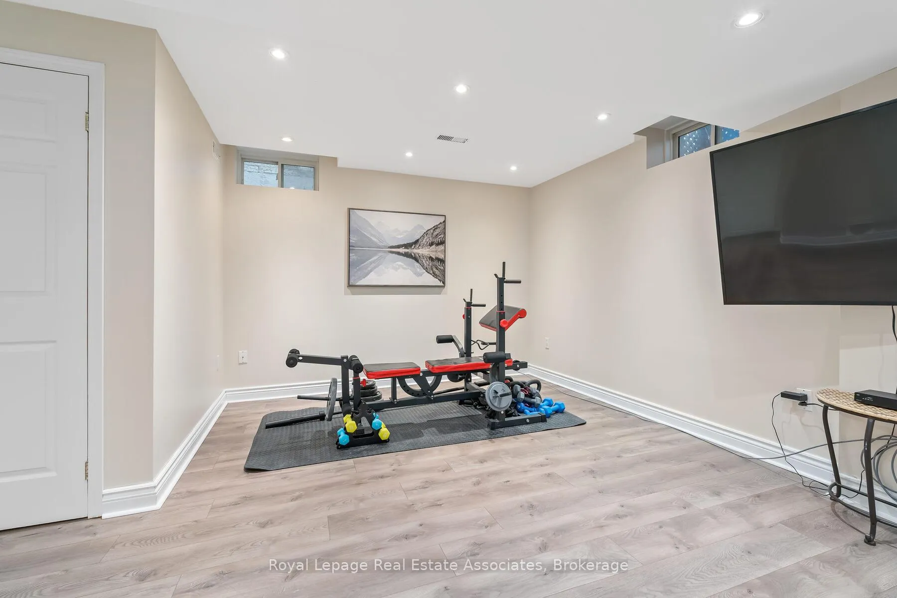 Photo 31 of 27 Royal Ridge Crescent, Vaughan, Maple — HOMEH