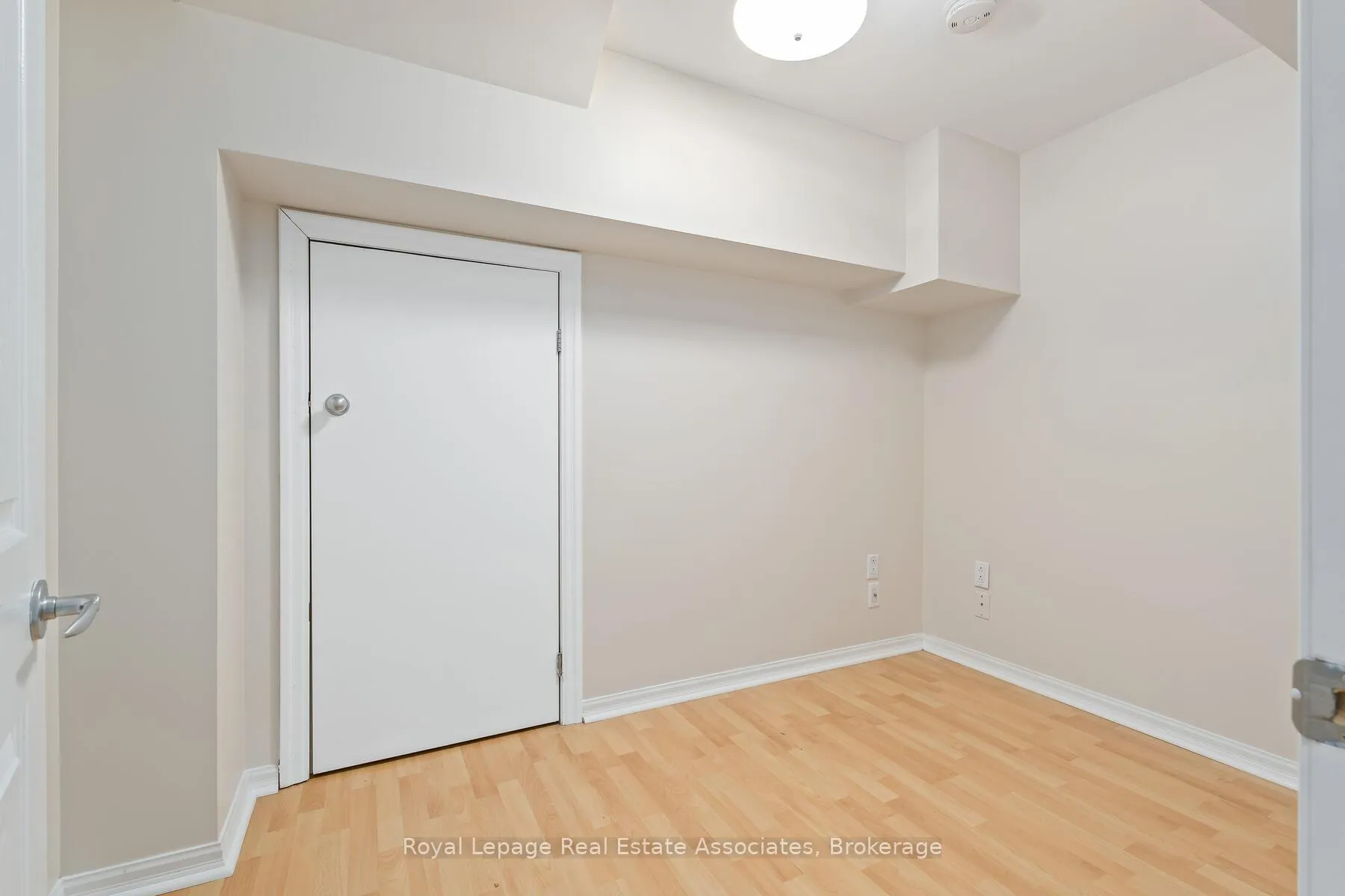Photo 32 of 27 Royal Ridge Crescent, Vaughan, Maple — HOMEH