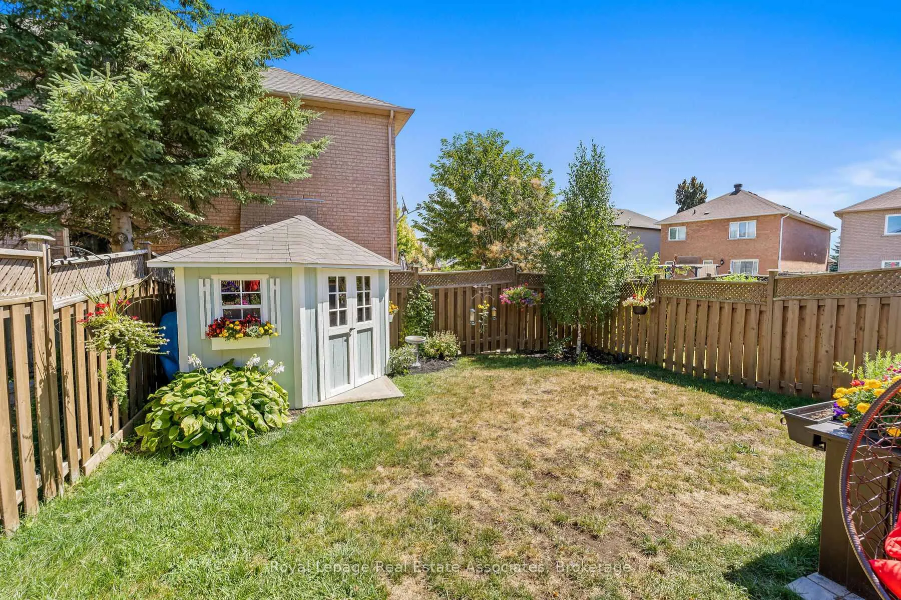 Photo 37 of 27 Royal Ridge Crescent, Vaughan, Maple — HOMEH