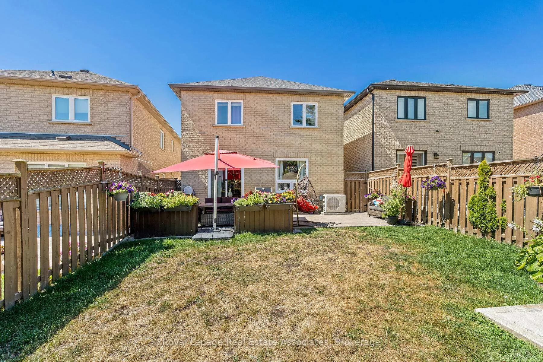 Photo 38 of 27 Royal Ridge Crescent, Vaughan, Maple — HOMEH