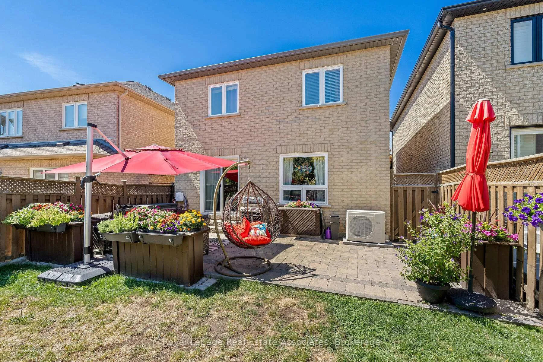 Photo 39 of 27 Royal Ridge Crescent, Vaughan, Maple — HOMEH