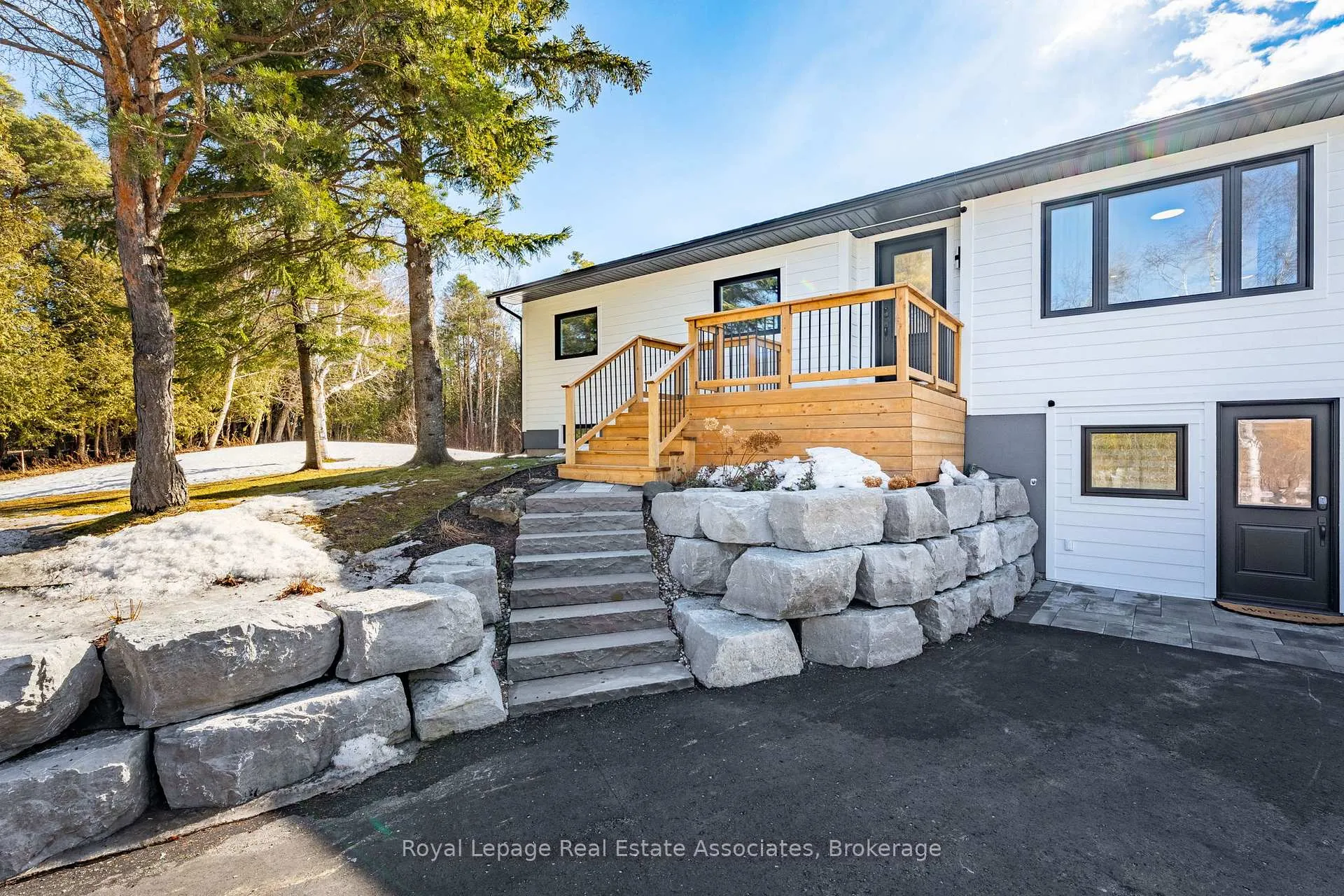 Photo 2 of 475352 County Road 11, Amaranth, Rural Amaranth — HOMEH