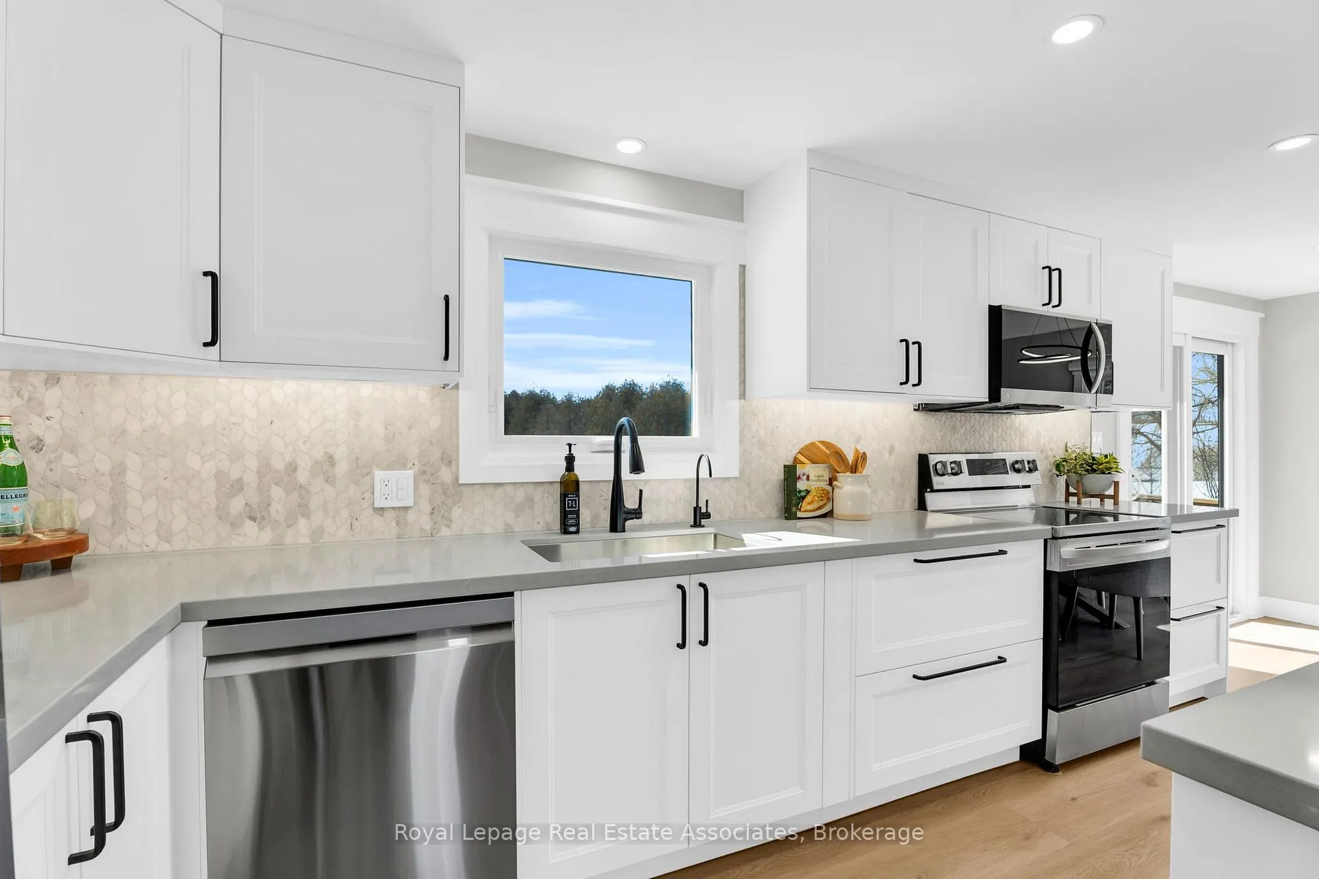Photo 12 of 475352 County Road 11, Amaranth, Rural Amaranth — HOMEH