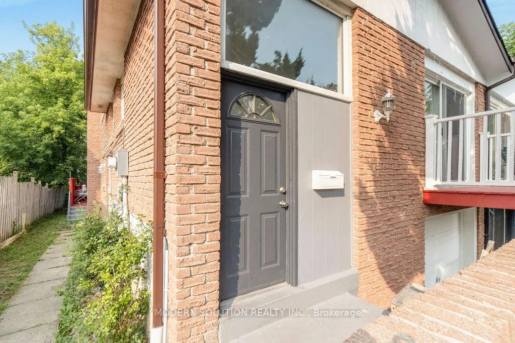 Photo 3 of 142 Mill Street N, Brampton, Downtown Brampton — HOMEH