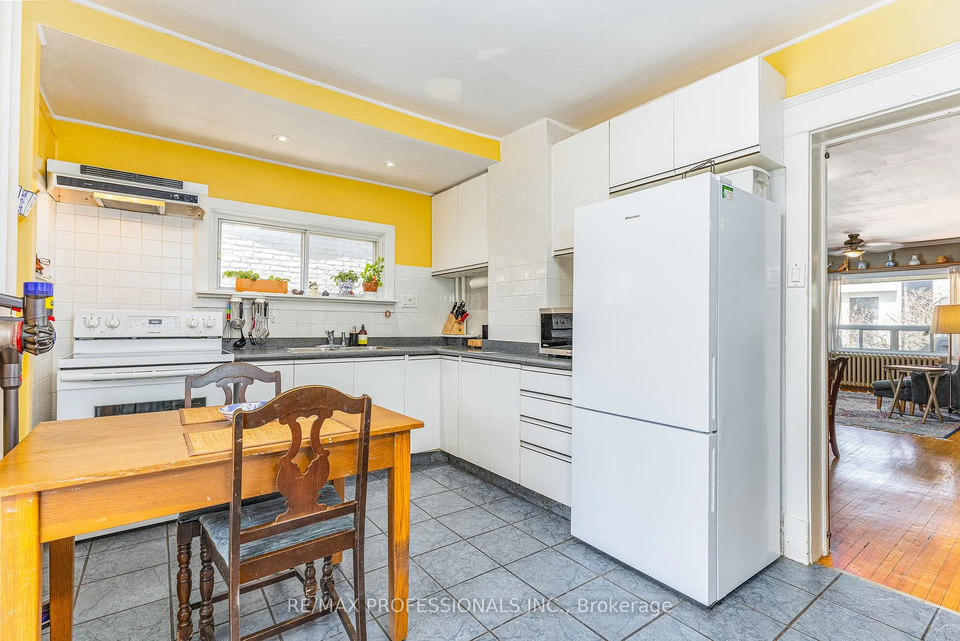 Photo 12 of 9 Orley Avenue, Toronto, Woodbine-Lumsden — HOMEH