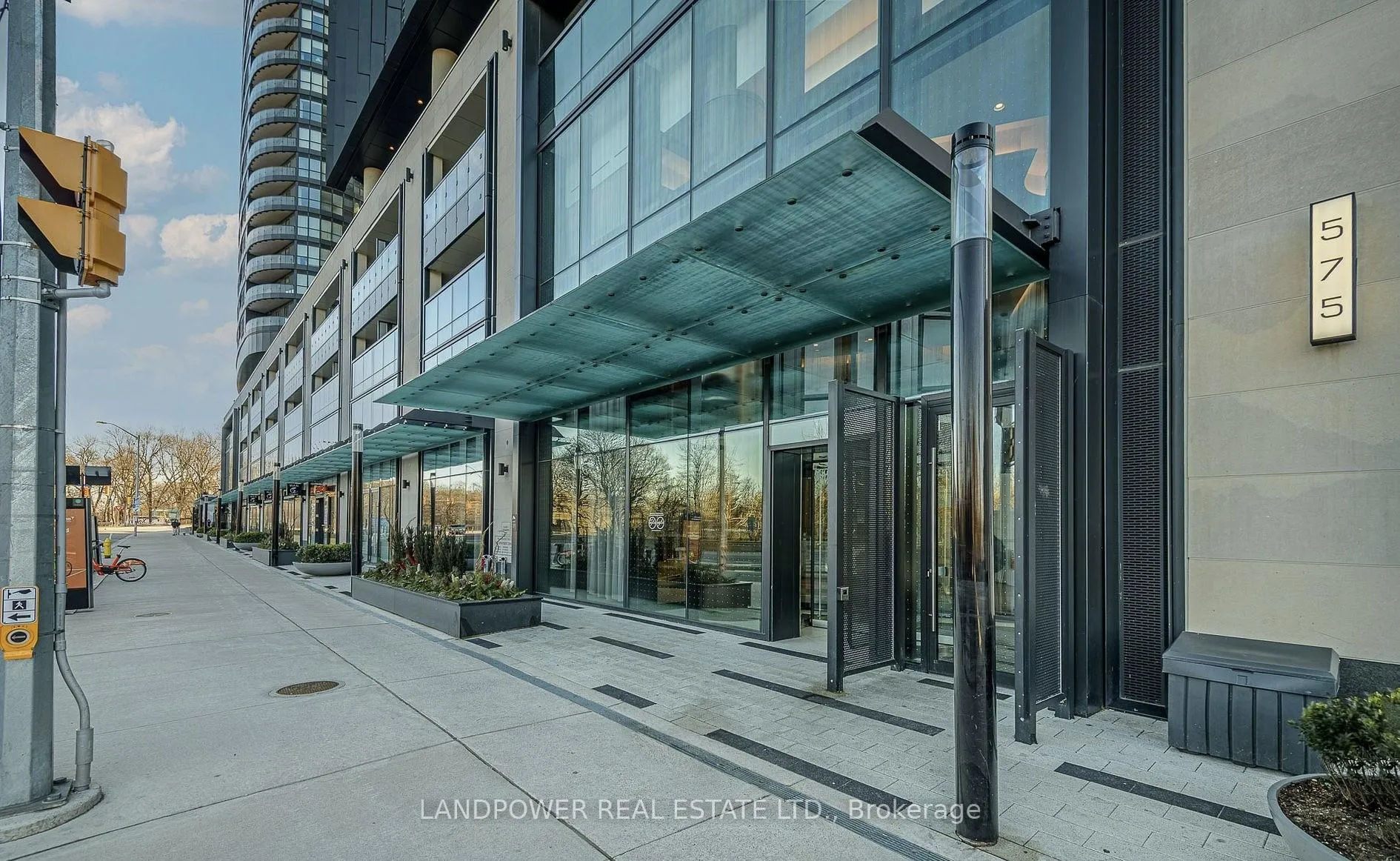 Photo 3 of Unit 704, 575 Bloor Street E, Toronto, North St. James Town — HOMEH